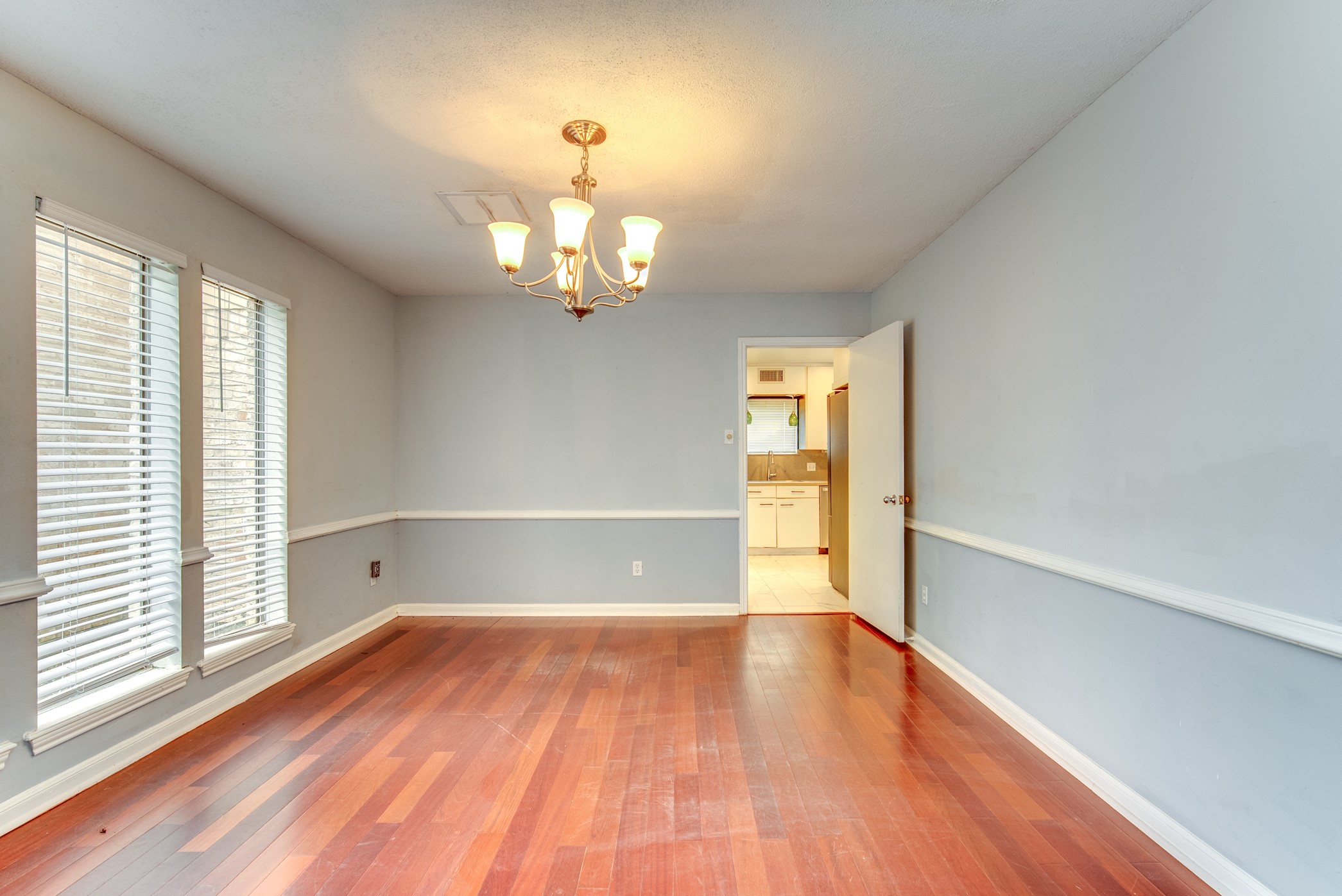 3927 Pleasant Valley Drive Property Photo 7