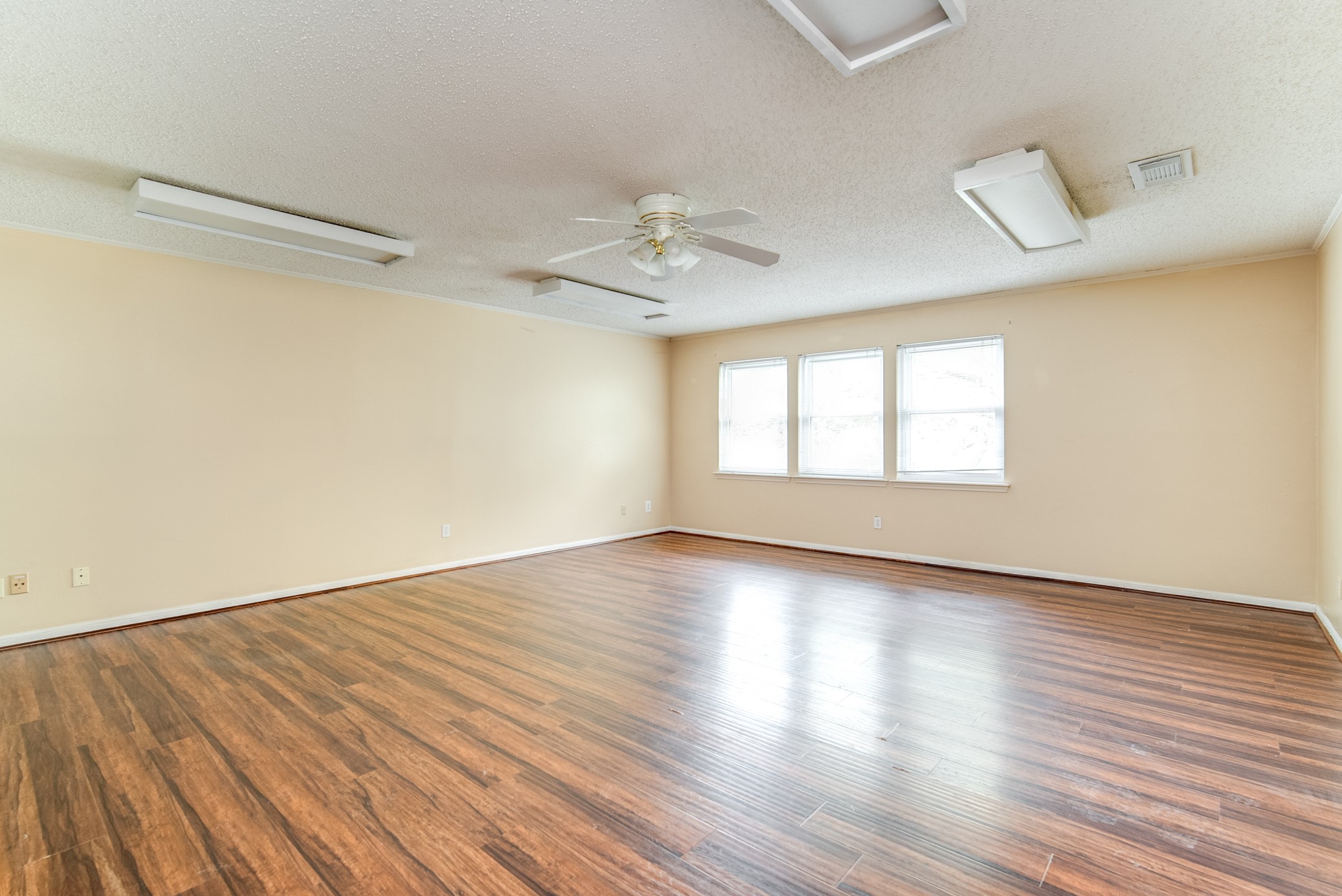 3927 Pleasant Valley Drive Property Photo 38