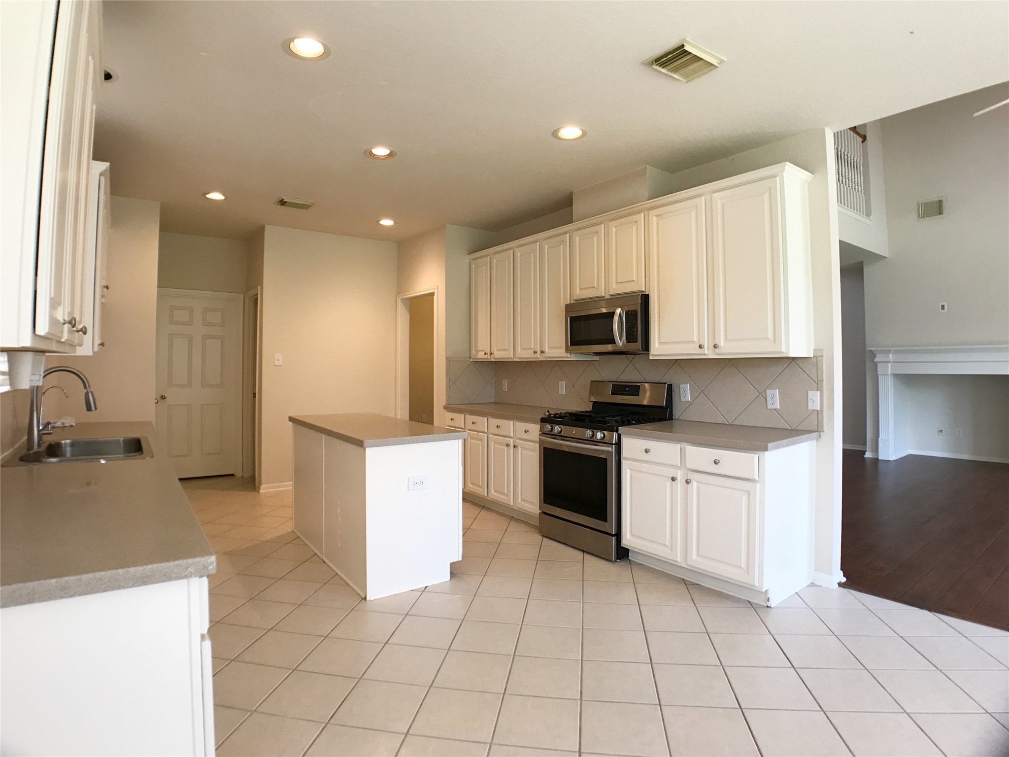 6323 Sunset Cove Lane Property Photo 10