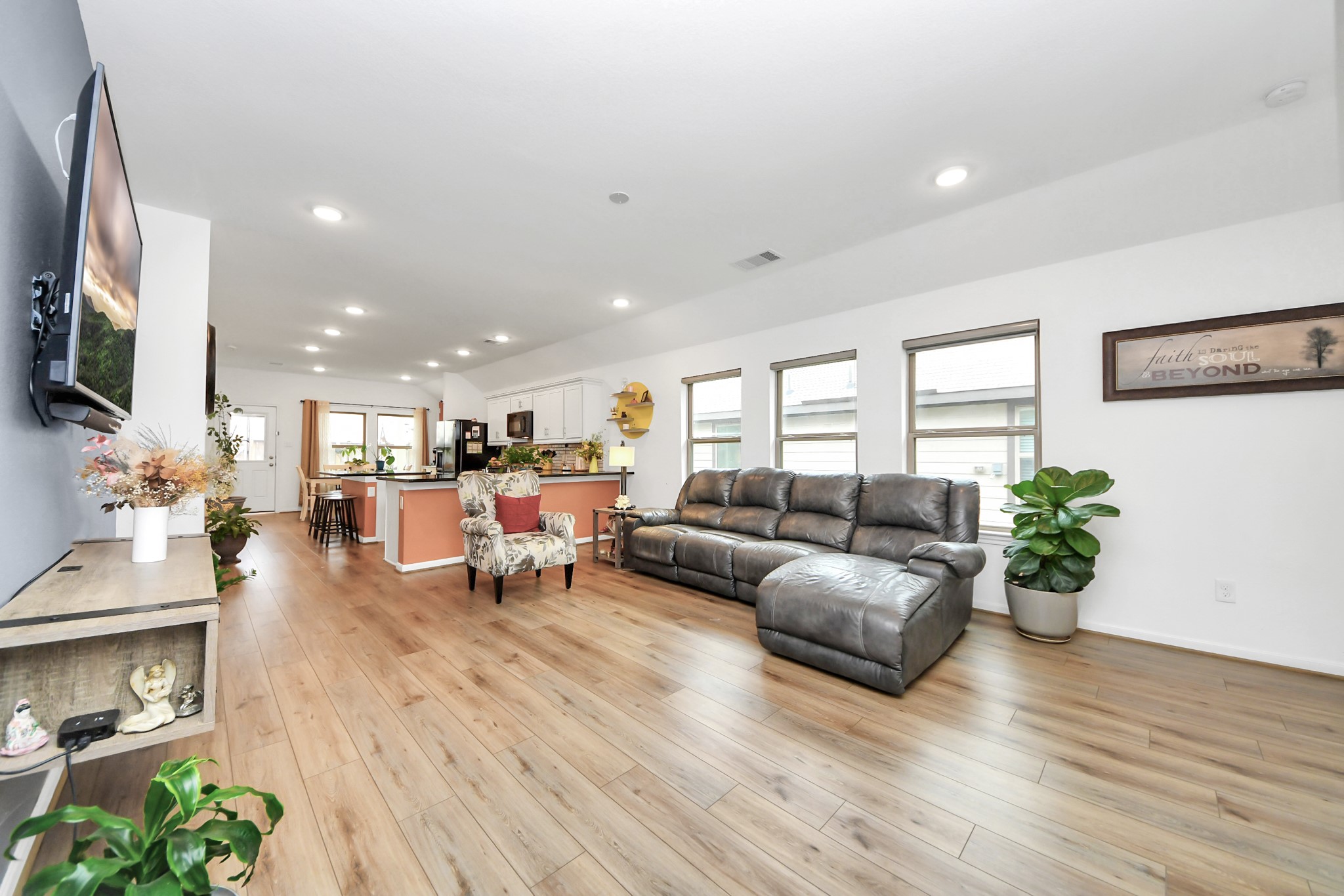 1410 Cecilia Vines Drive Property Photo 4