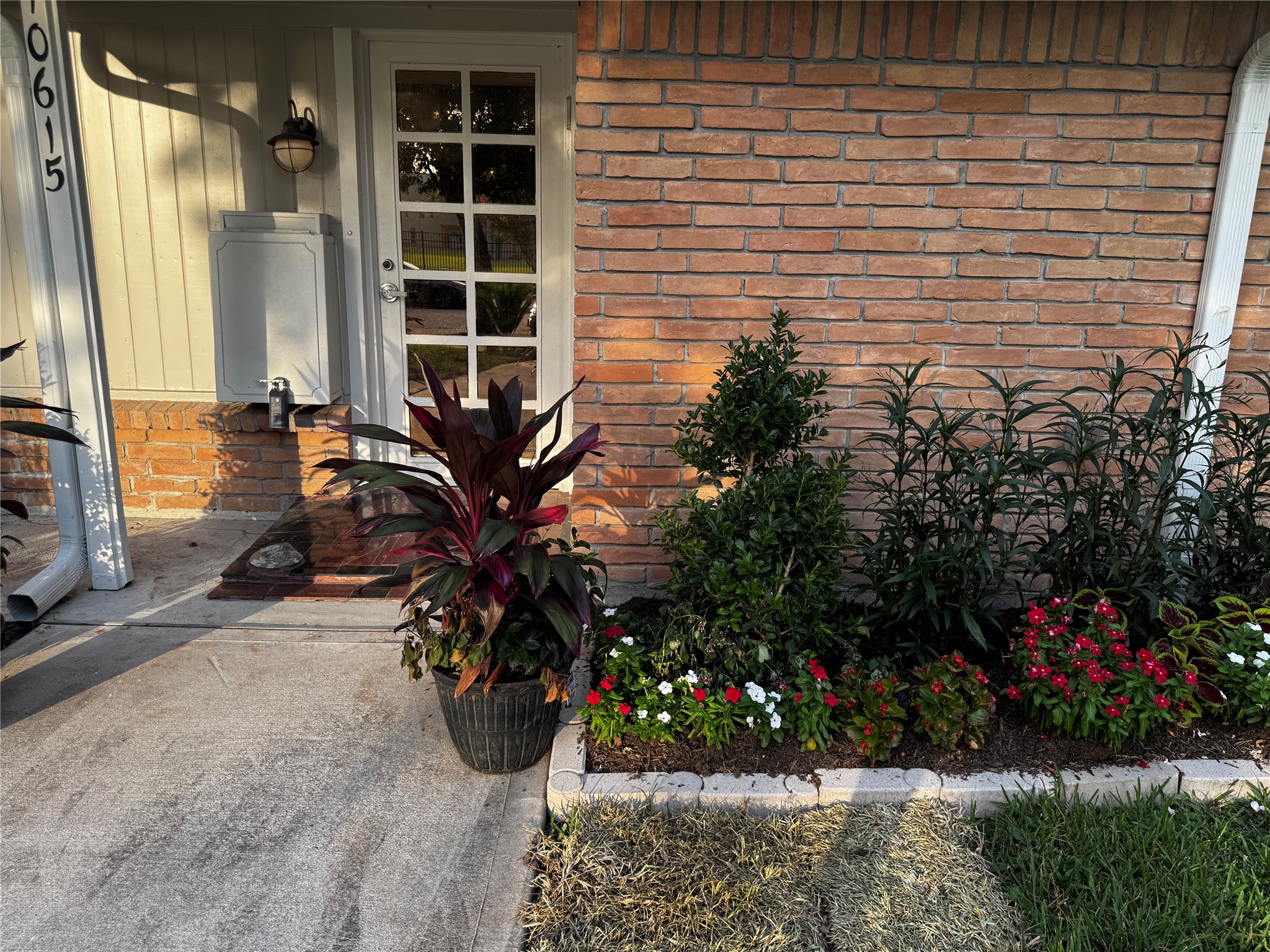 10615 Atwell Drive Property Photo 5