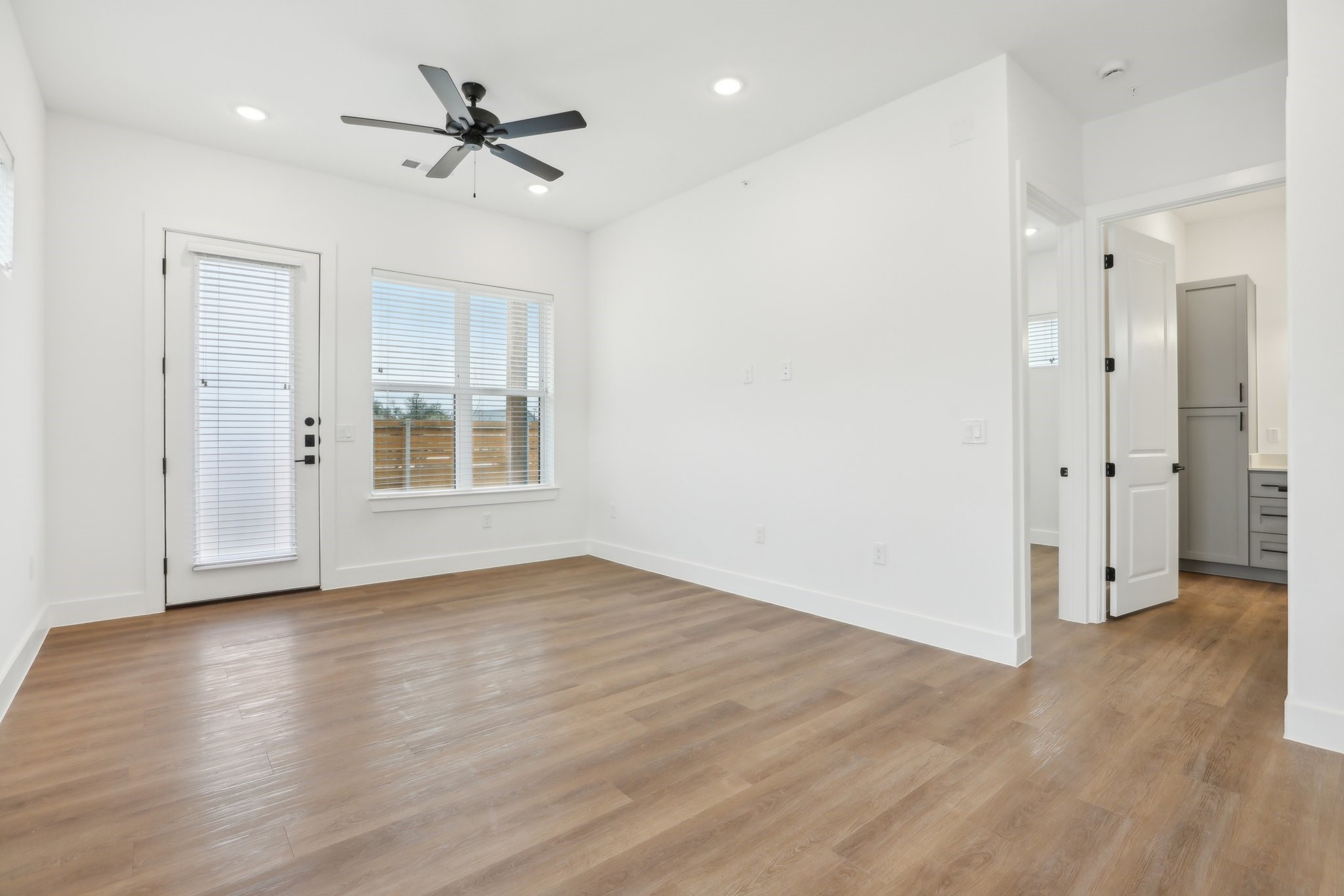 1601-300 Mustang Drive Property Photo 5