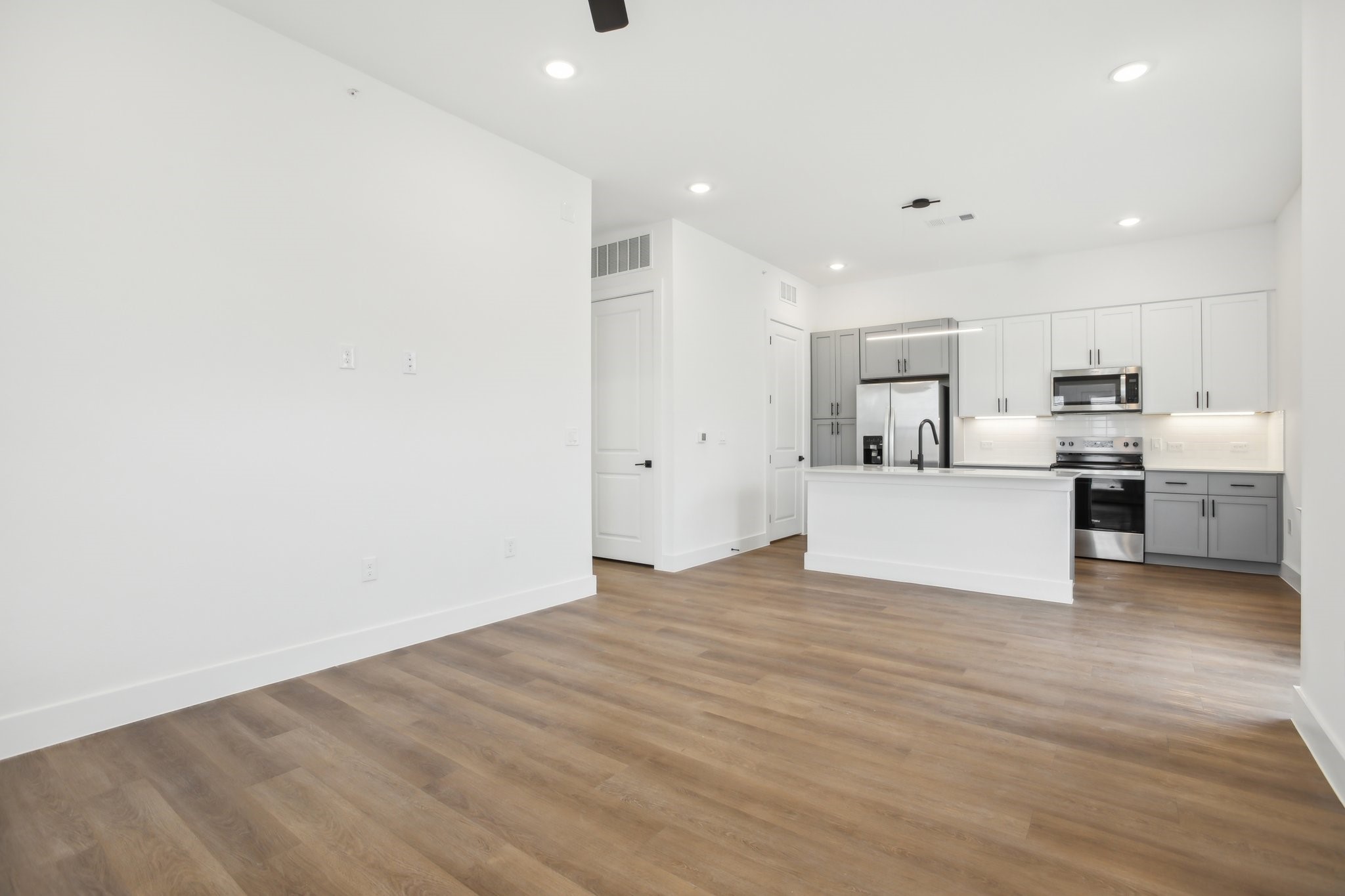 1601-300 Mustang Drive Property Photo 8