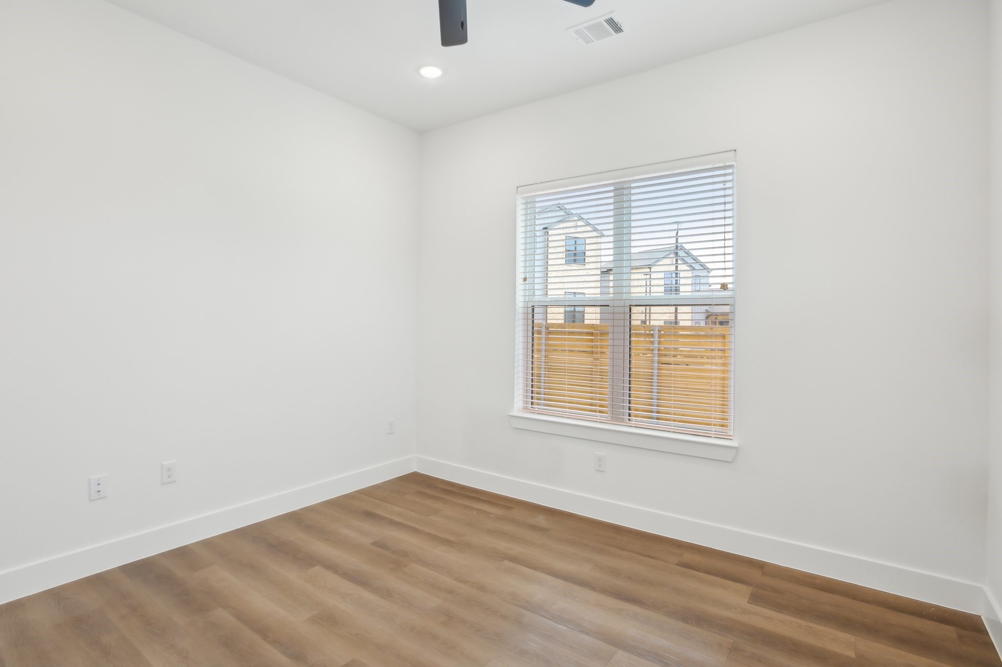 1601-300 Mustang Drive Property Photo 16