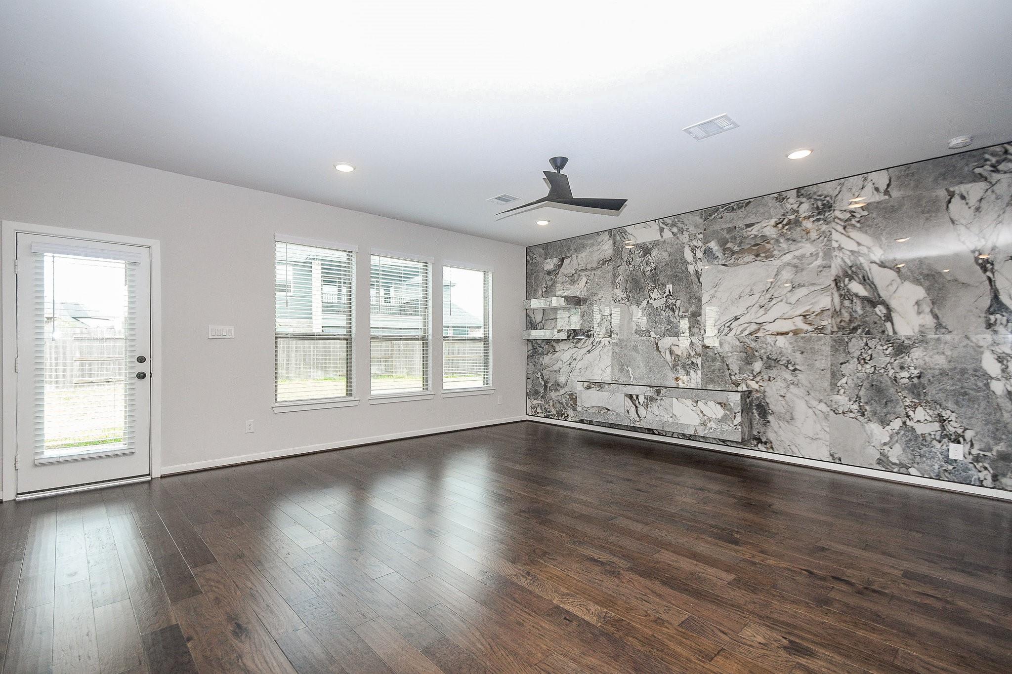 7702 Kenora Way Property Photo 4
