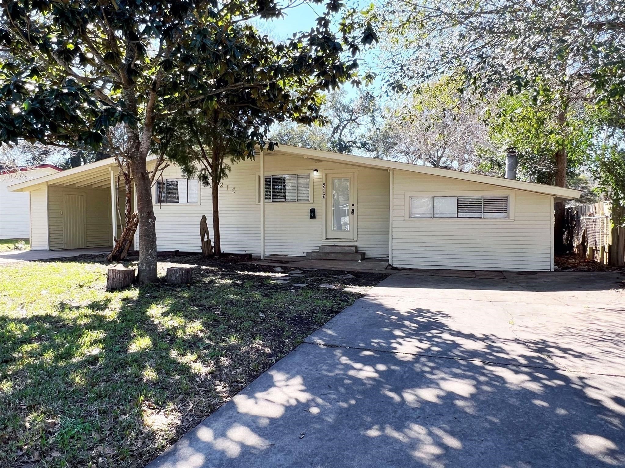 216 Camellia Street Property Photo
