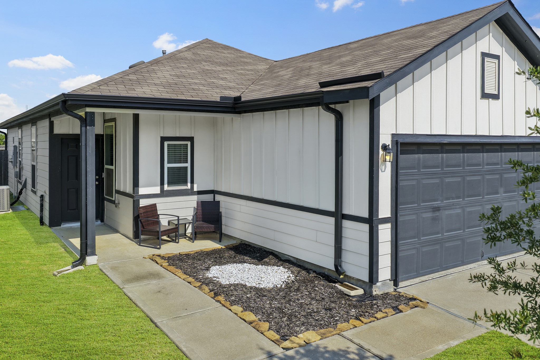 5823 Dry Brush Place Property Photo 4