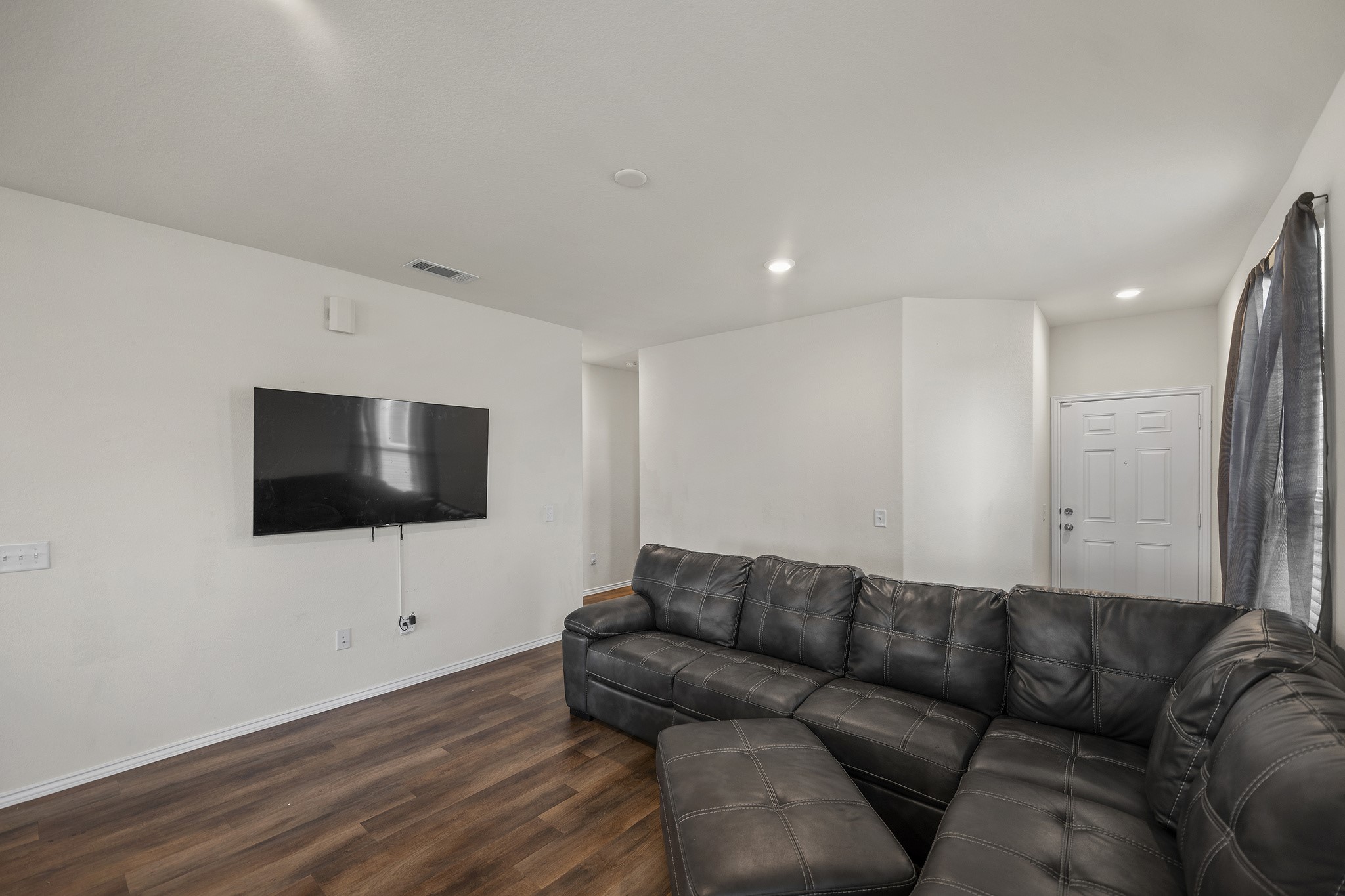 5823 Dry Brush Place Property Photo 8
