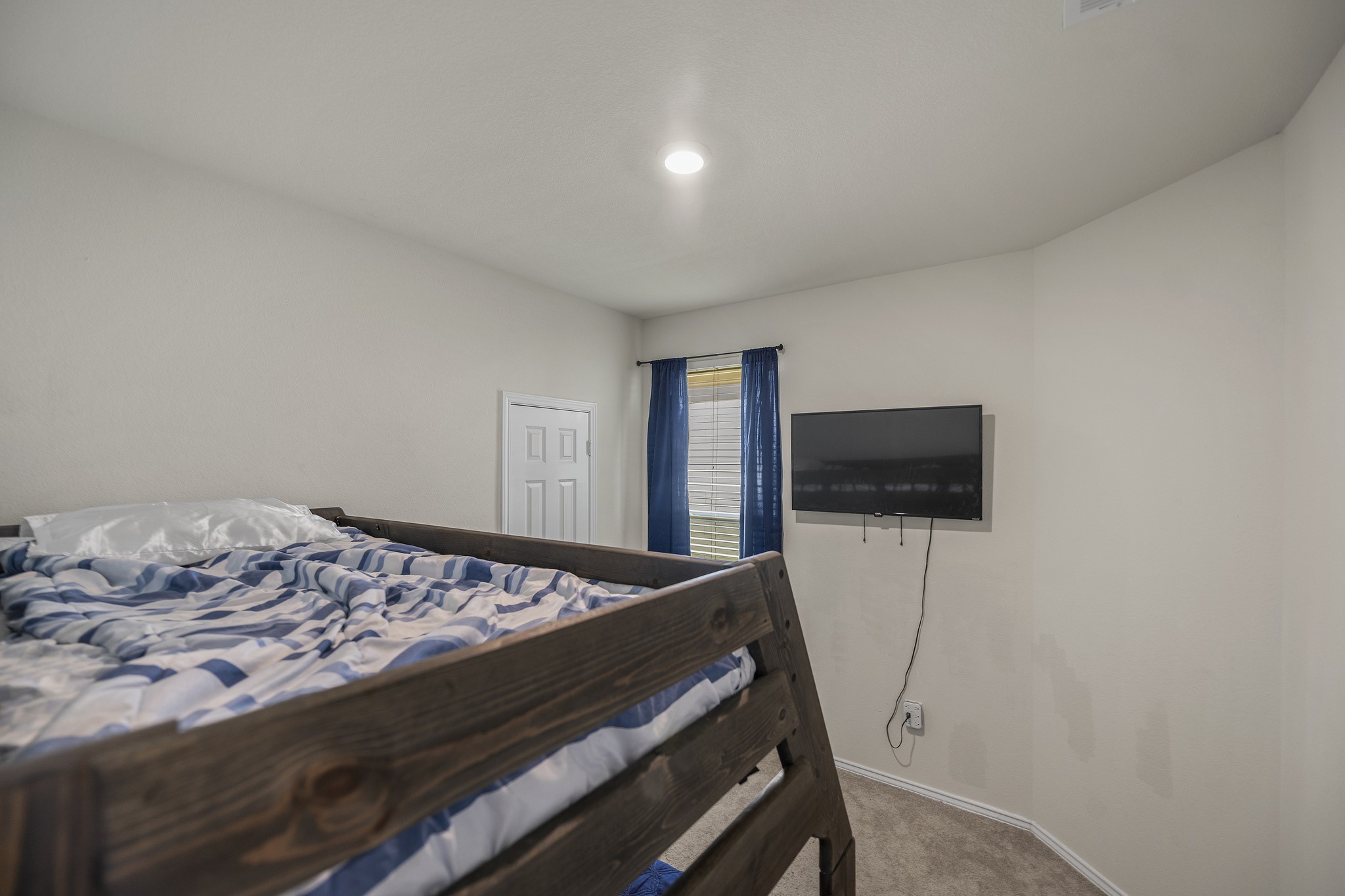 5823 Dry Brush Place Property Photo 10