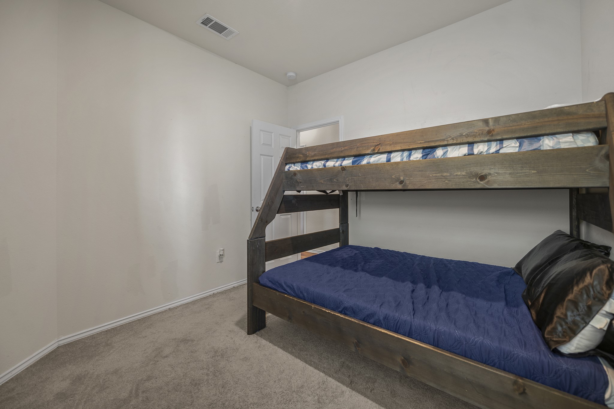 5823 Dry Brush Place Property Photo 12