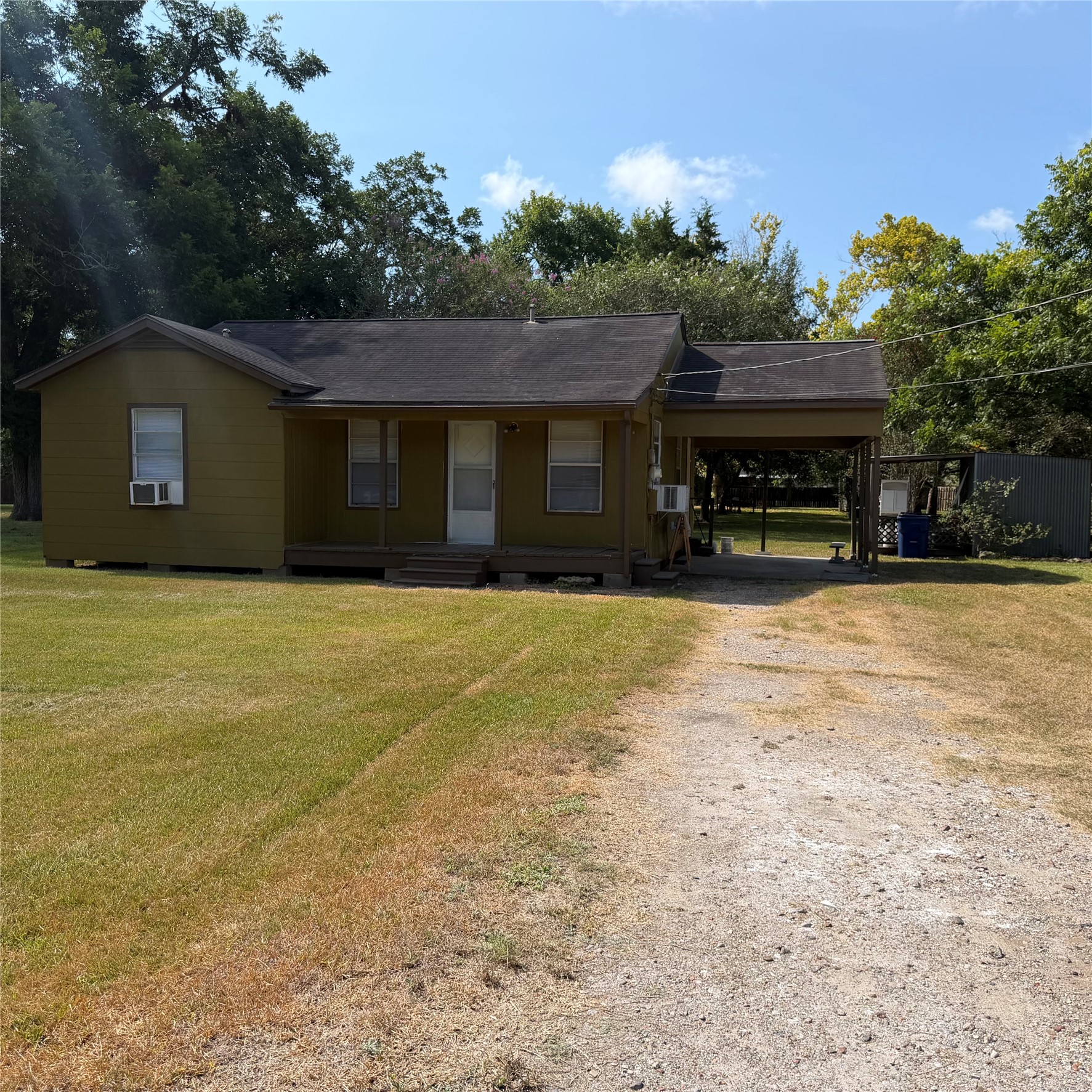 1216 Gifford Lane Property Photo 1
