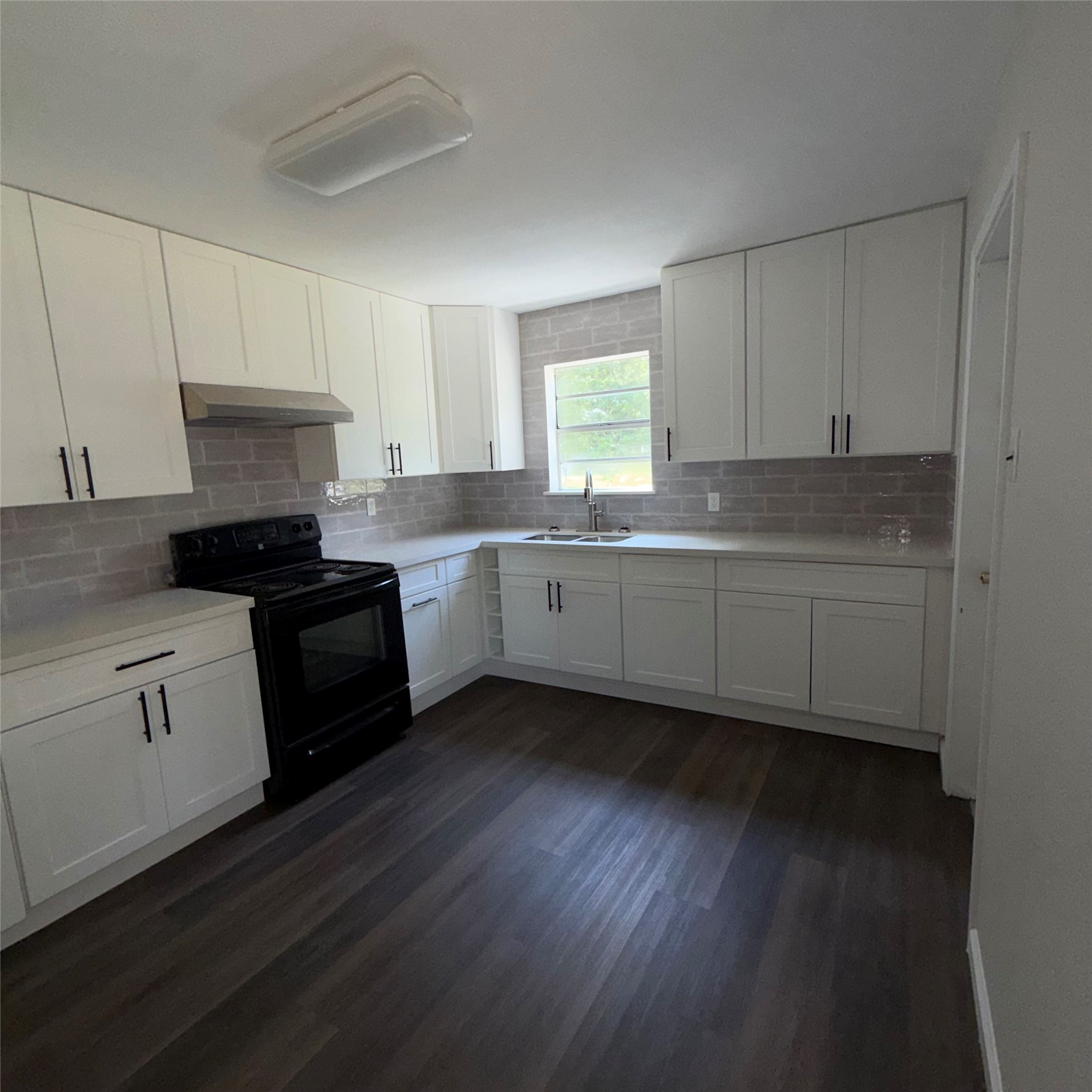 1216 Gifford Lane Property Photo 2