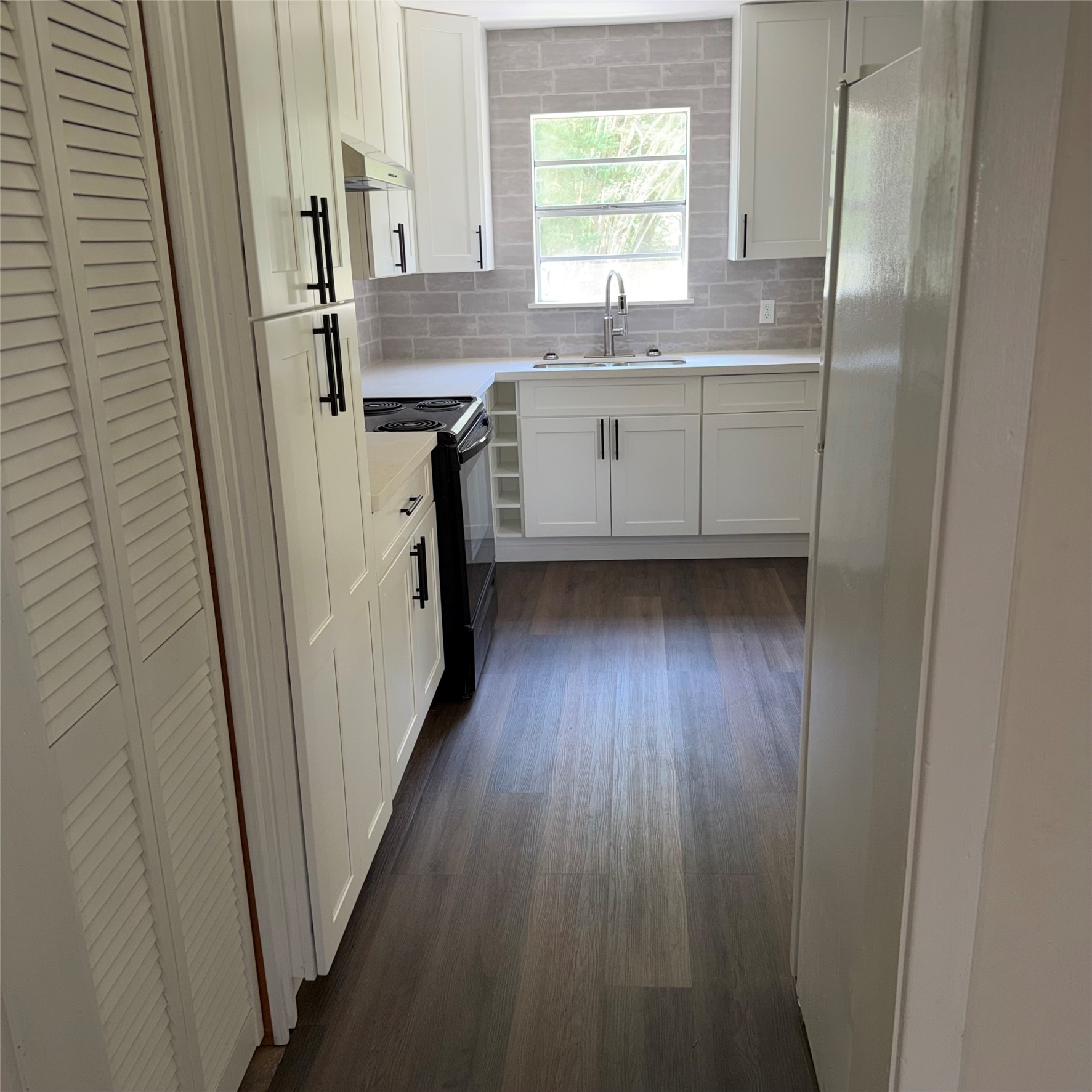 1216 Gifford Lane Property Photo 3