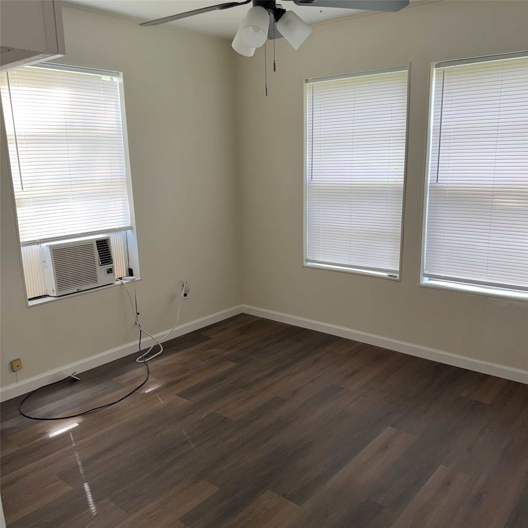 1216 Gifford Lane Property Photo 6