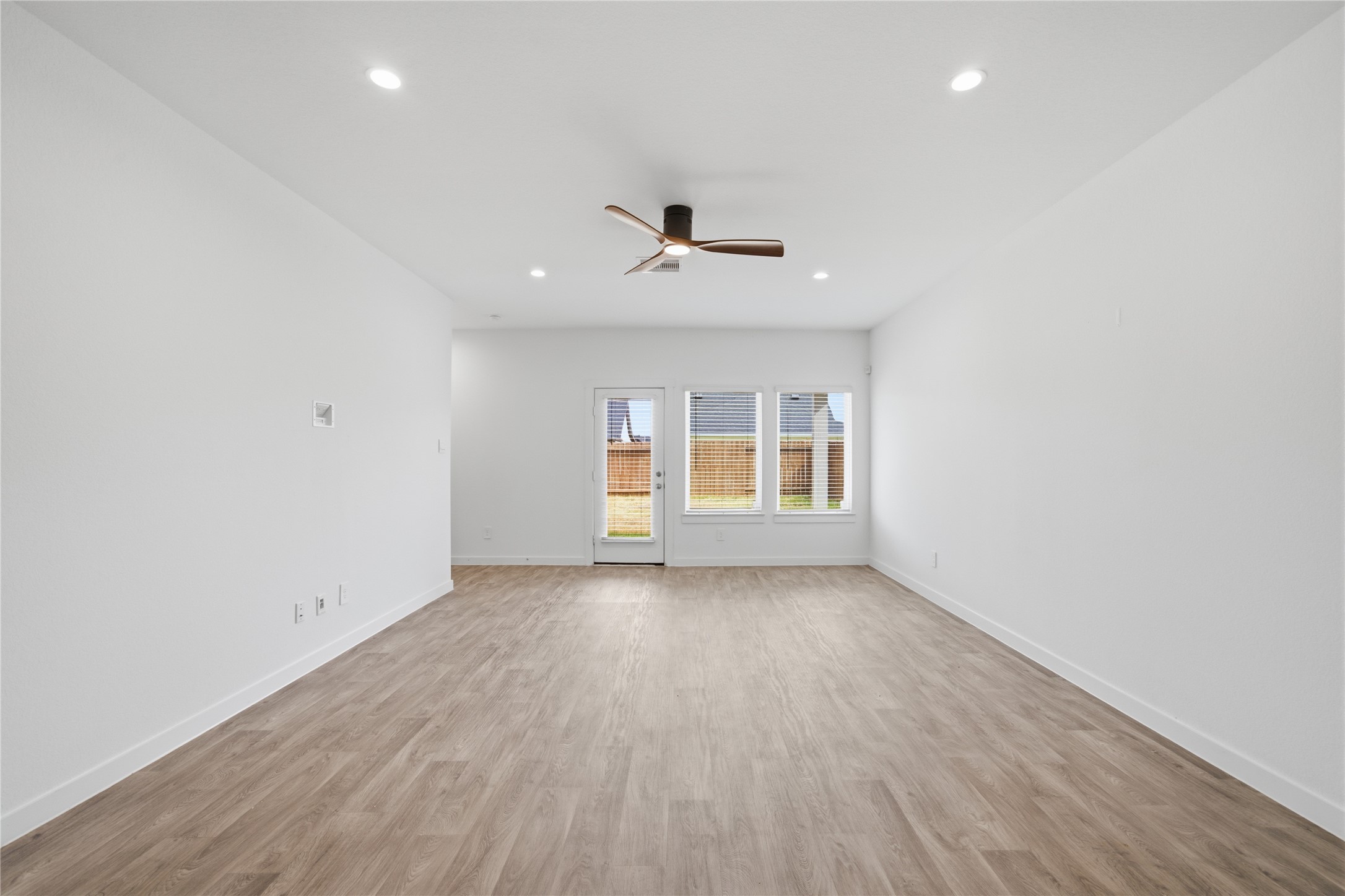 31638 Featherstone Trail Property Photo 4