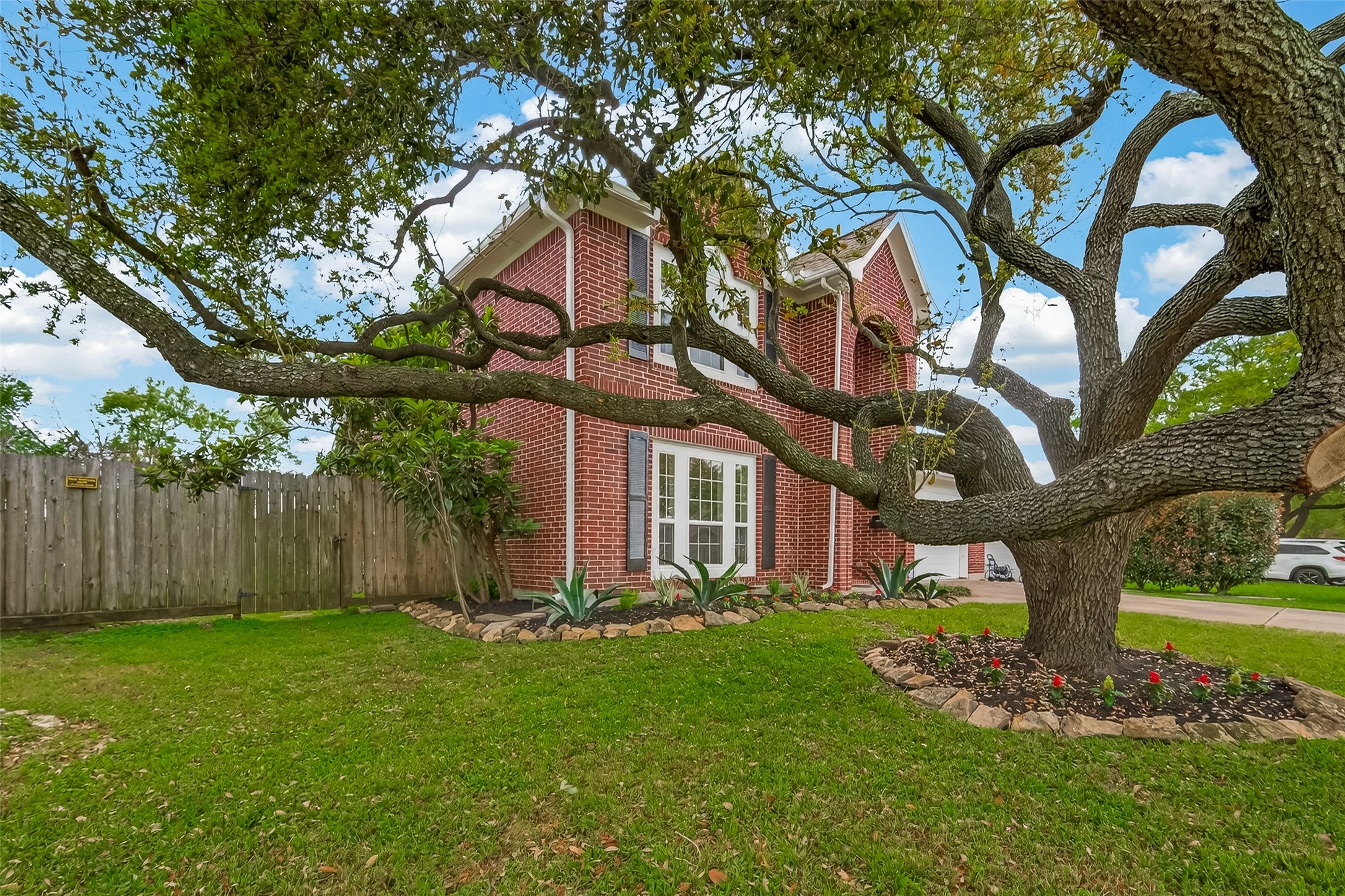 2406 Droxford Drive Property Photo 3
