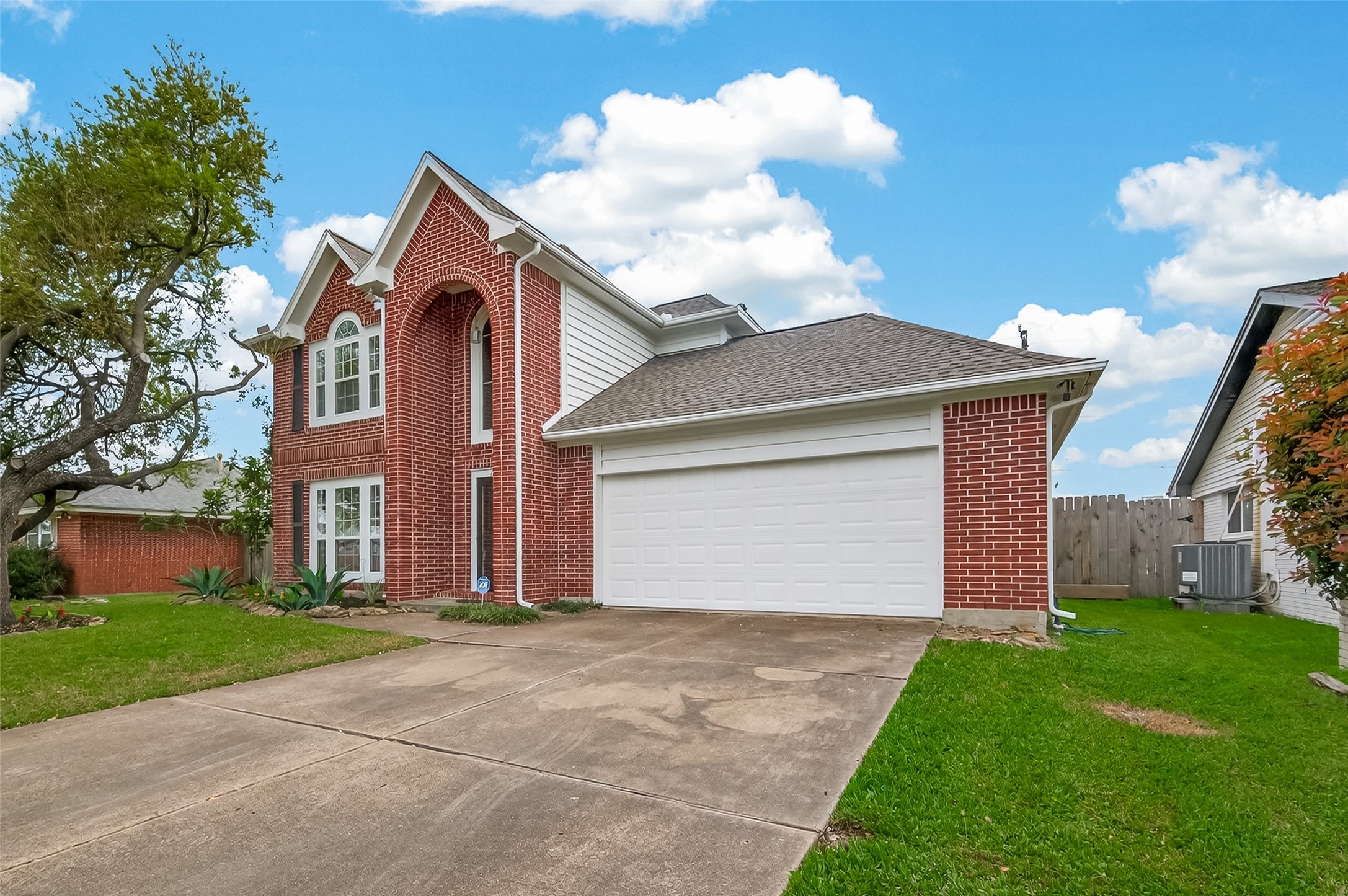 2406 Droxford Drive Property Photo 4
