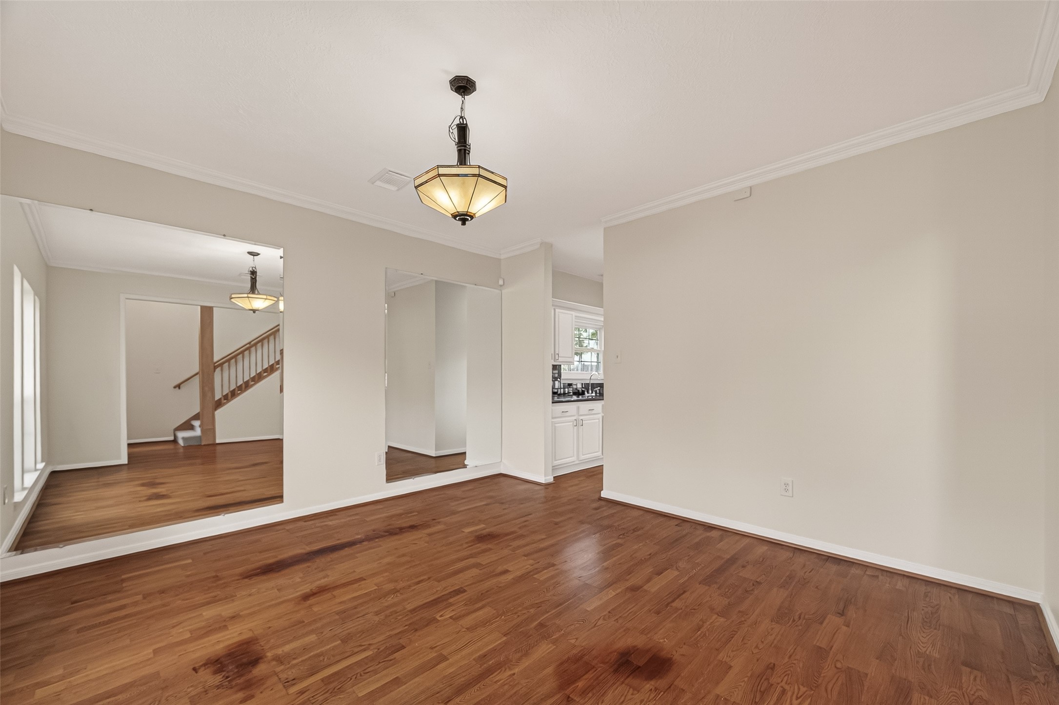 2406 Droxford Drive Property Photo 8