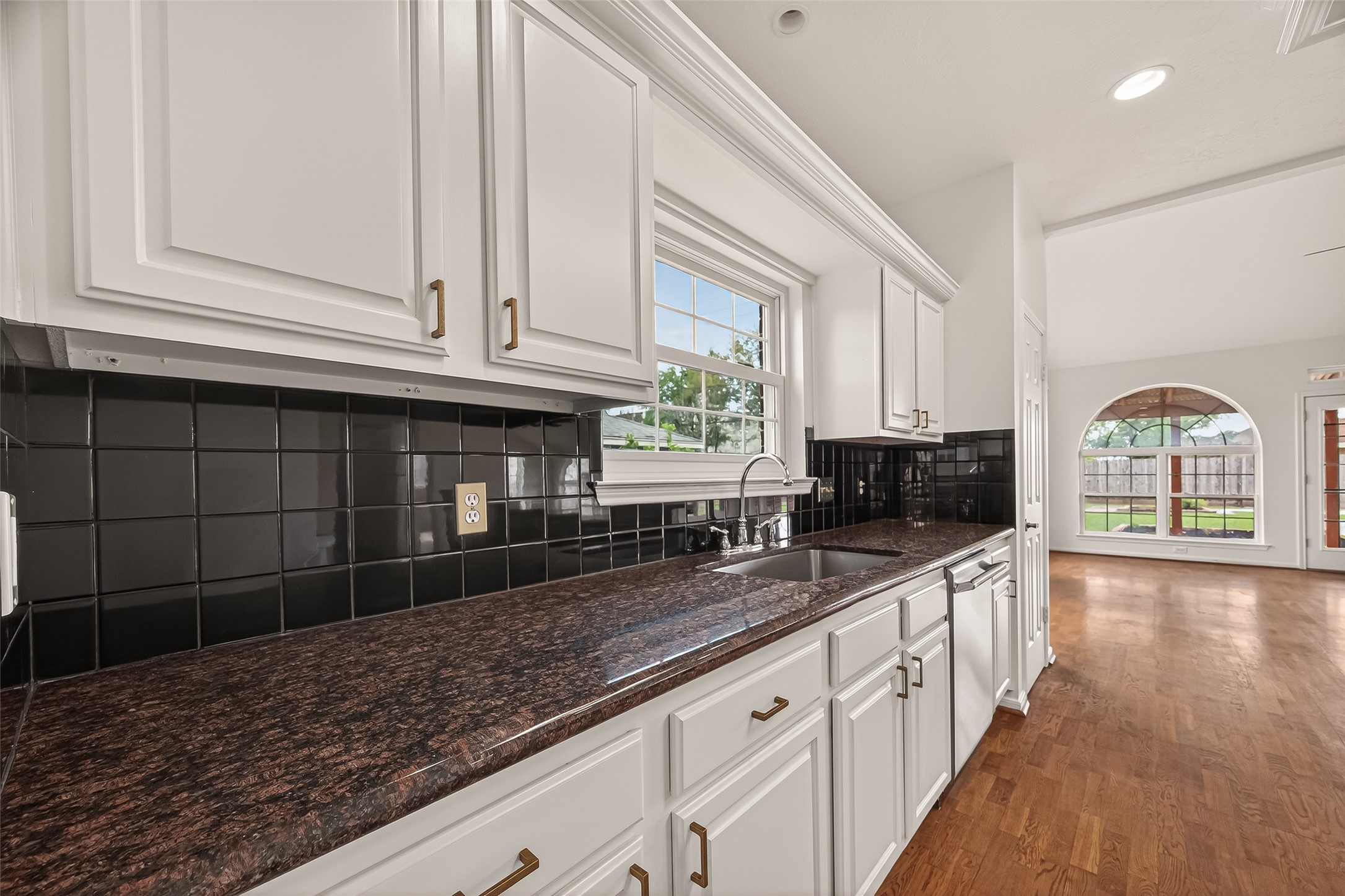 2406 Droxford Drive Property Photo 14