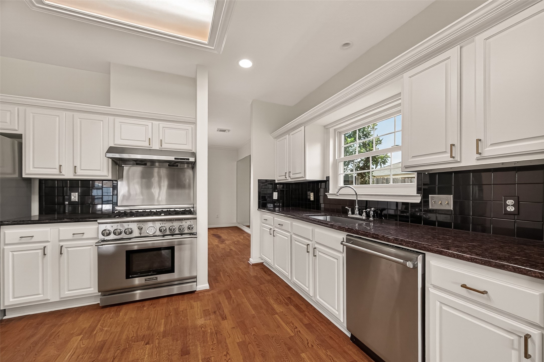 2406 Droxford Drive Property Photo 16