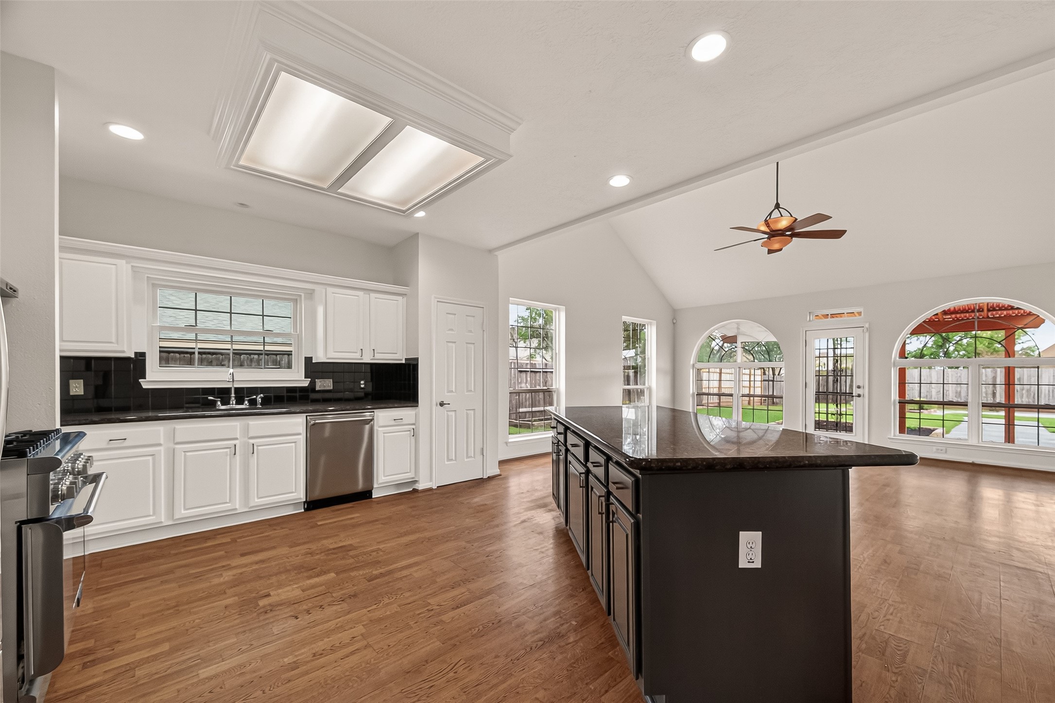 2406 Droxford Drive Property Photo 17
