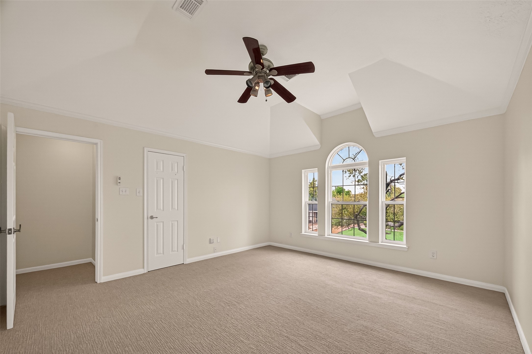 2406 Droxford Drive Property Photo 24