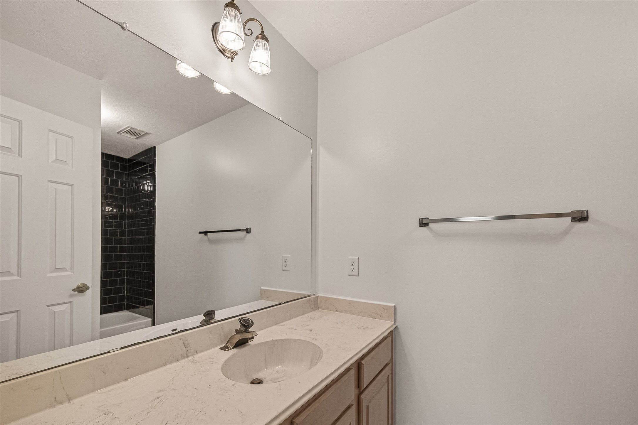 2406 Droxford Drive Property Photo 26