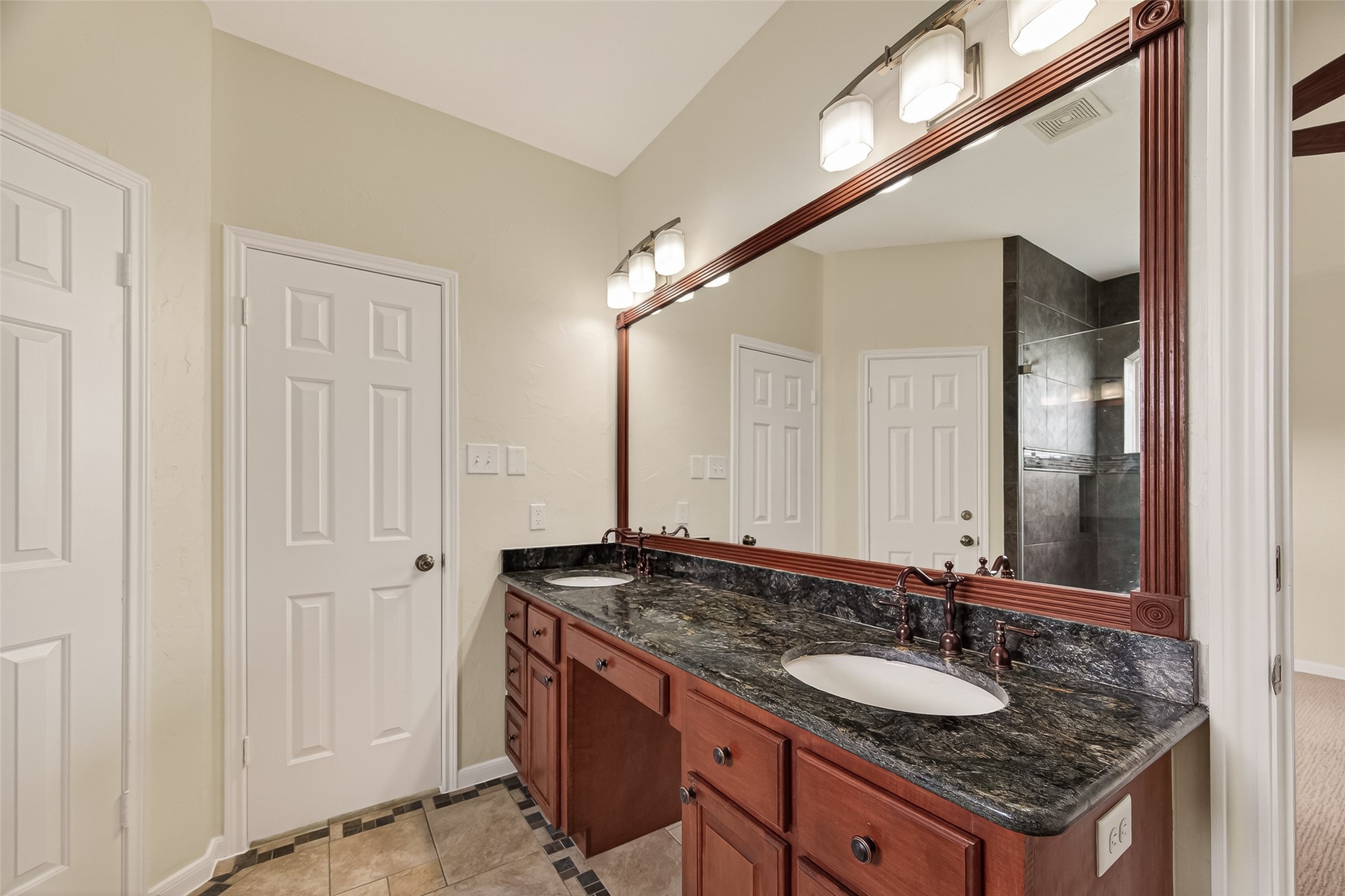 2406 Droxford Drive Property Photo 32