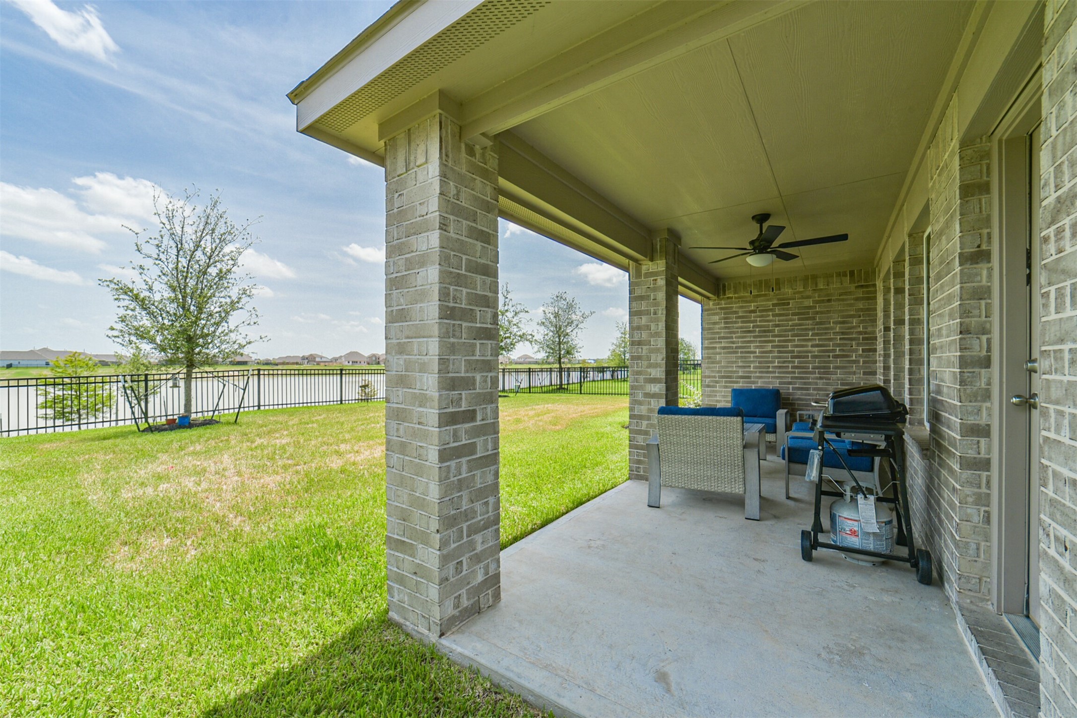 3041 Emerald Ocean Drive Property Photo 2