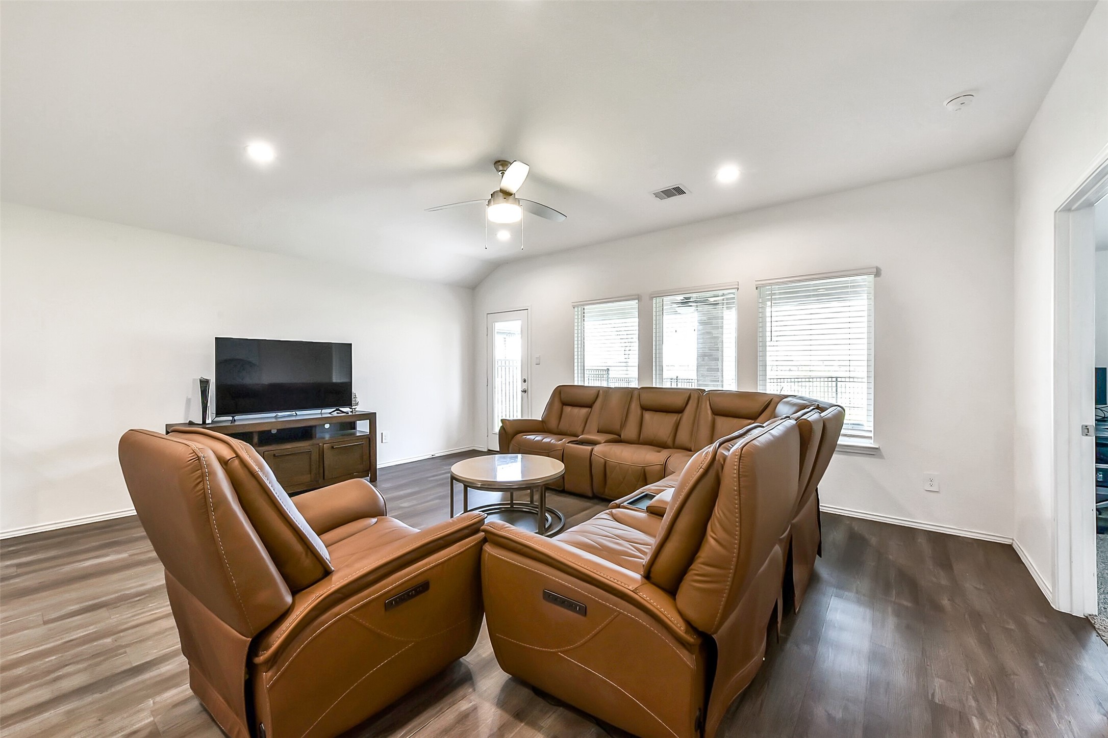 3041 Emerald Ocean Drive Property Photo 5