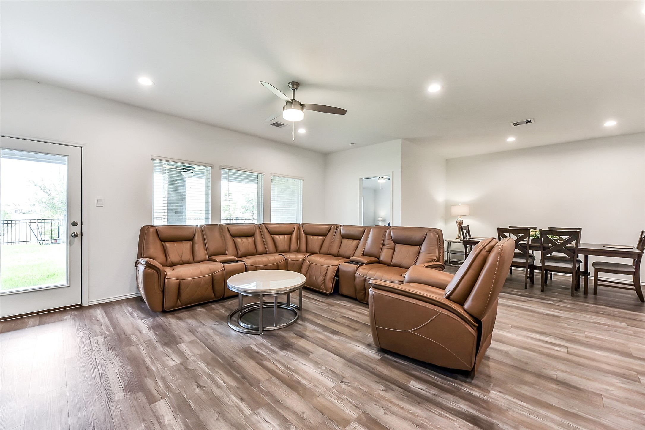 3041 Emerald Ocean Drive Property Photo 6