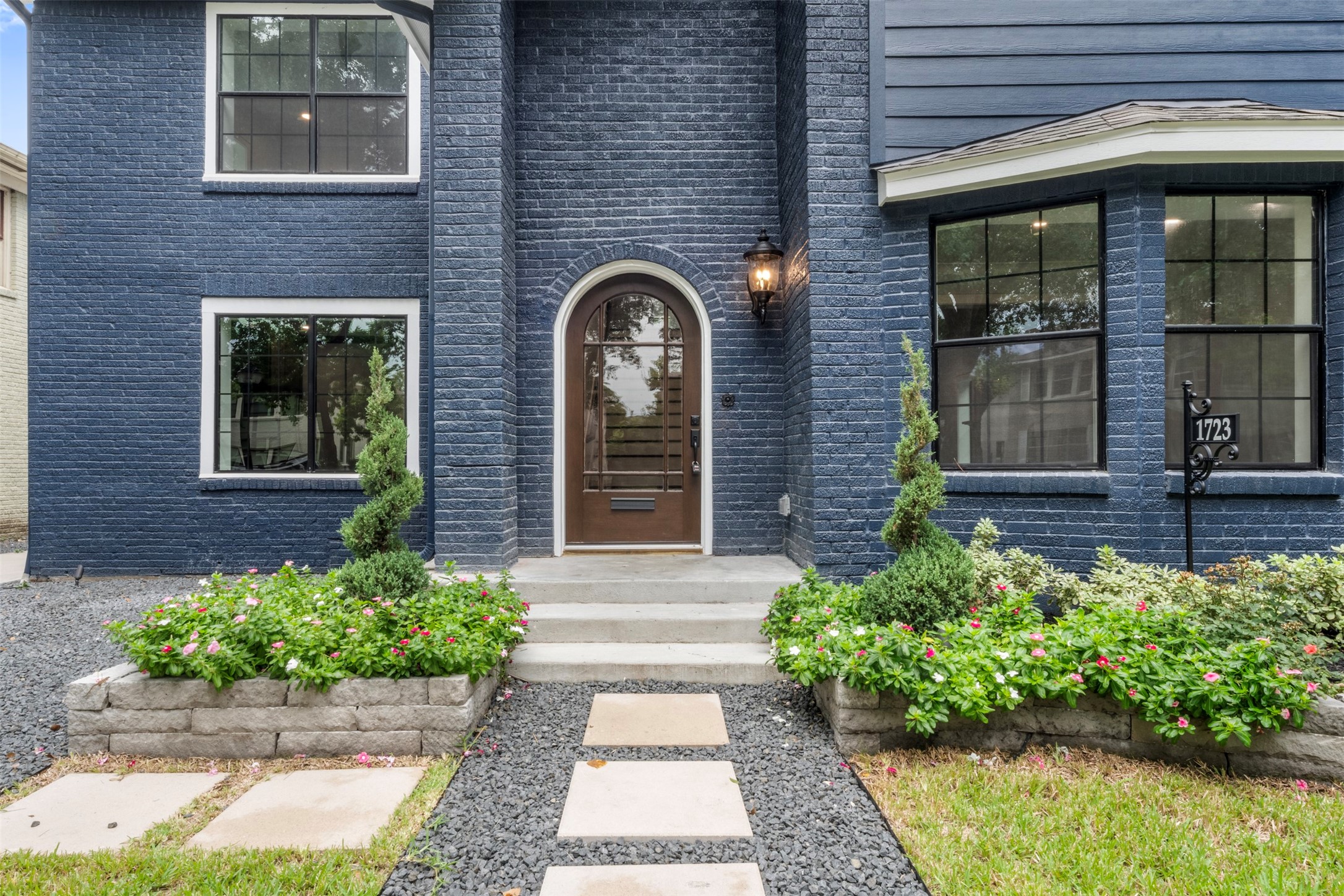 1723 Albans Road Property Photo 2