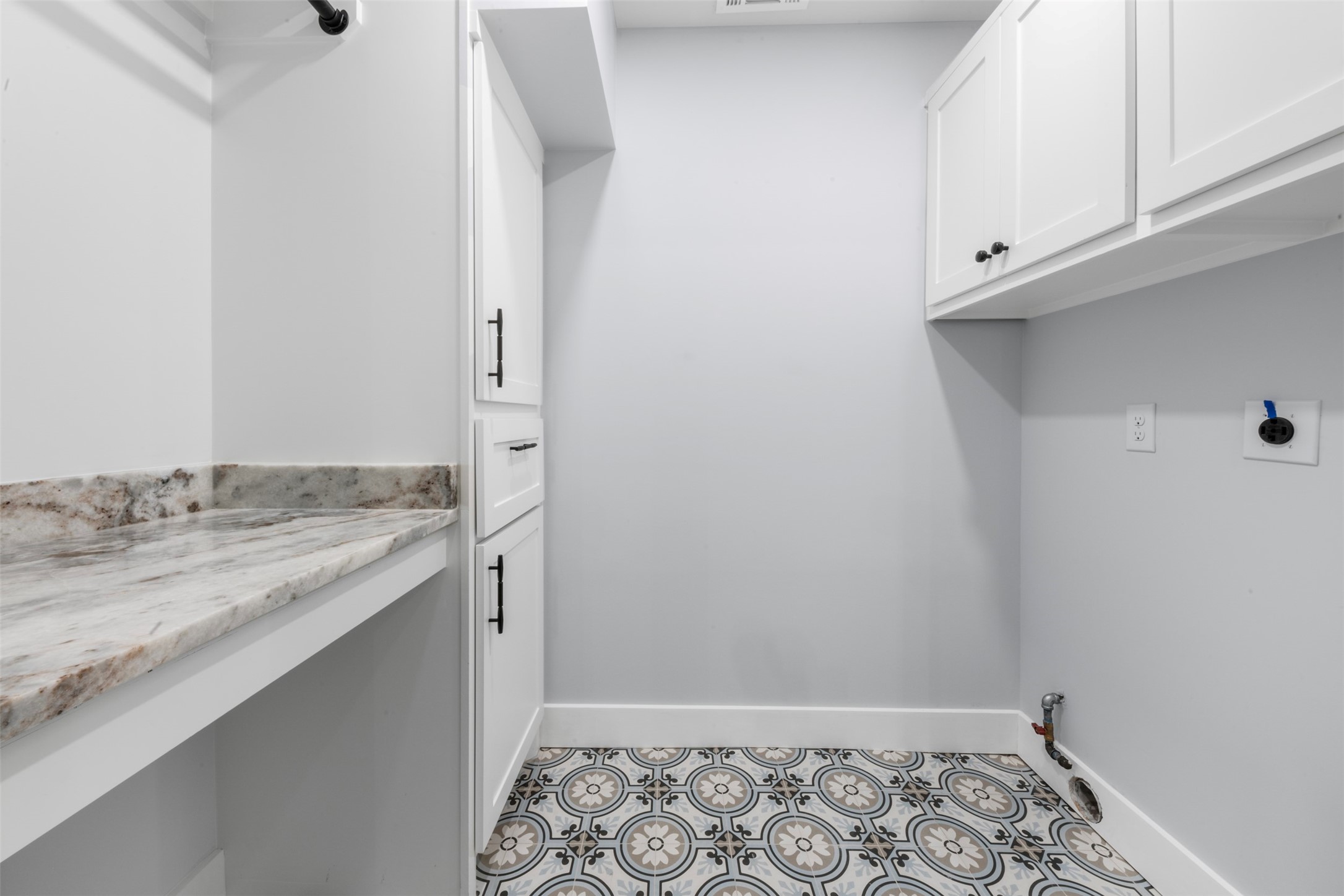 1723 Albans Road Property Photo 14