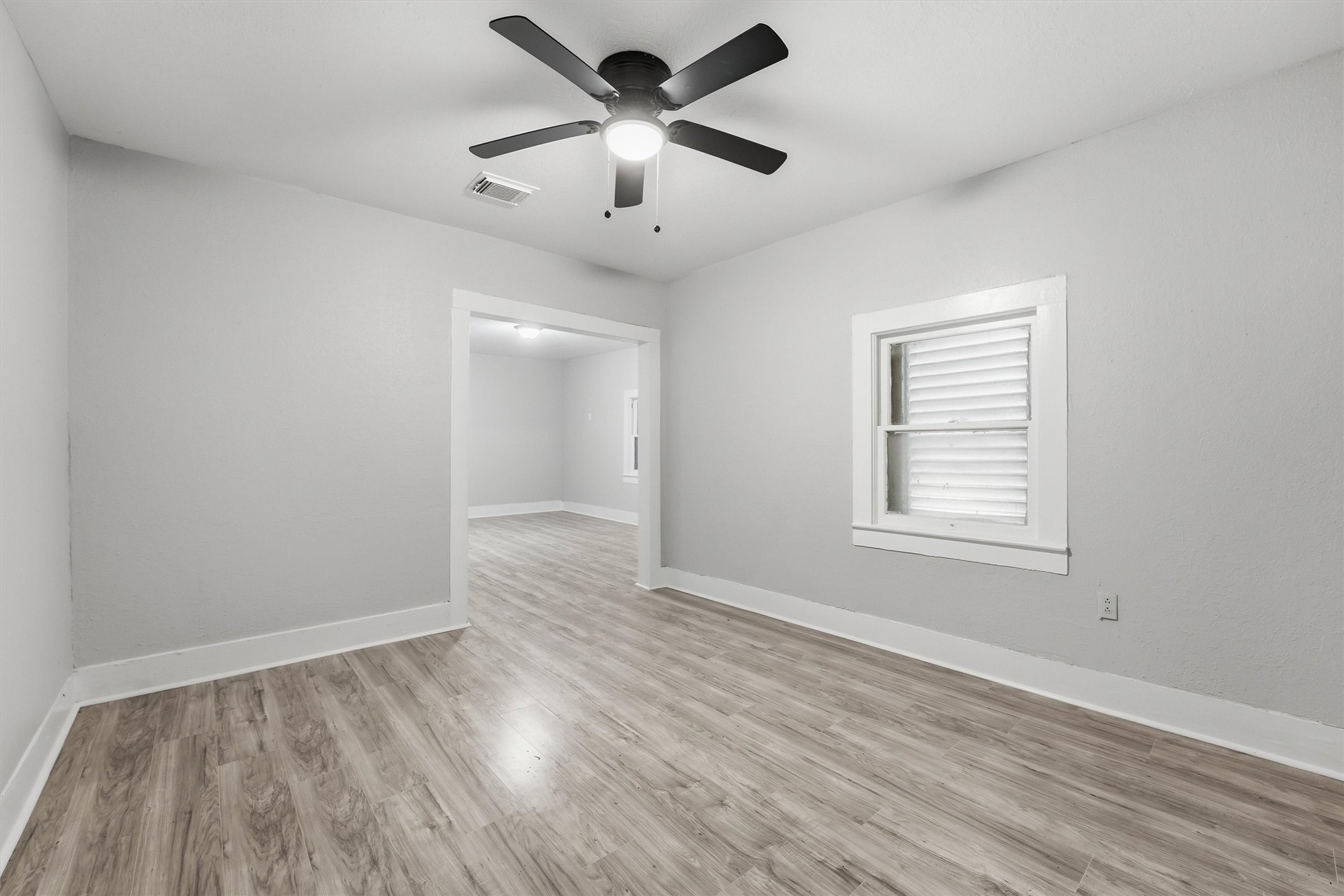 811 W Broad Street Property Photo 6