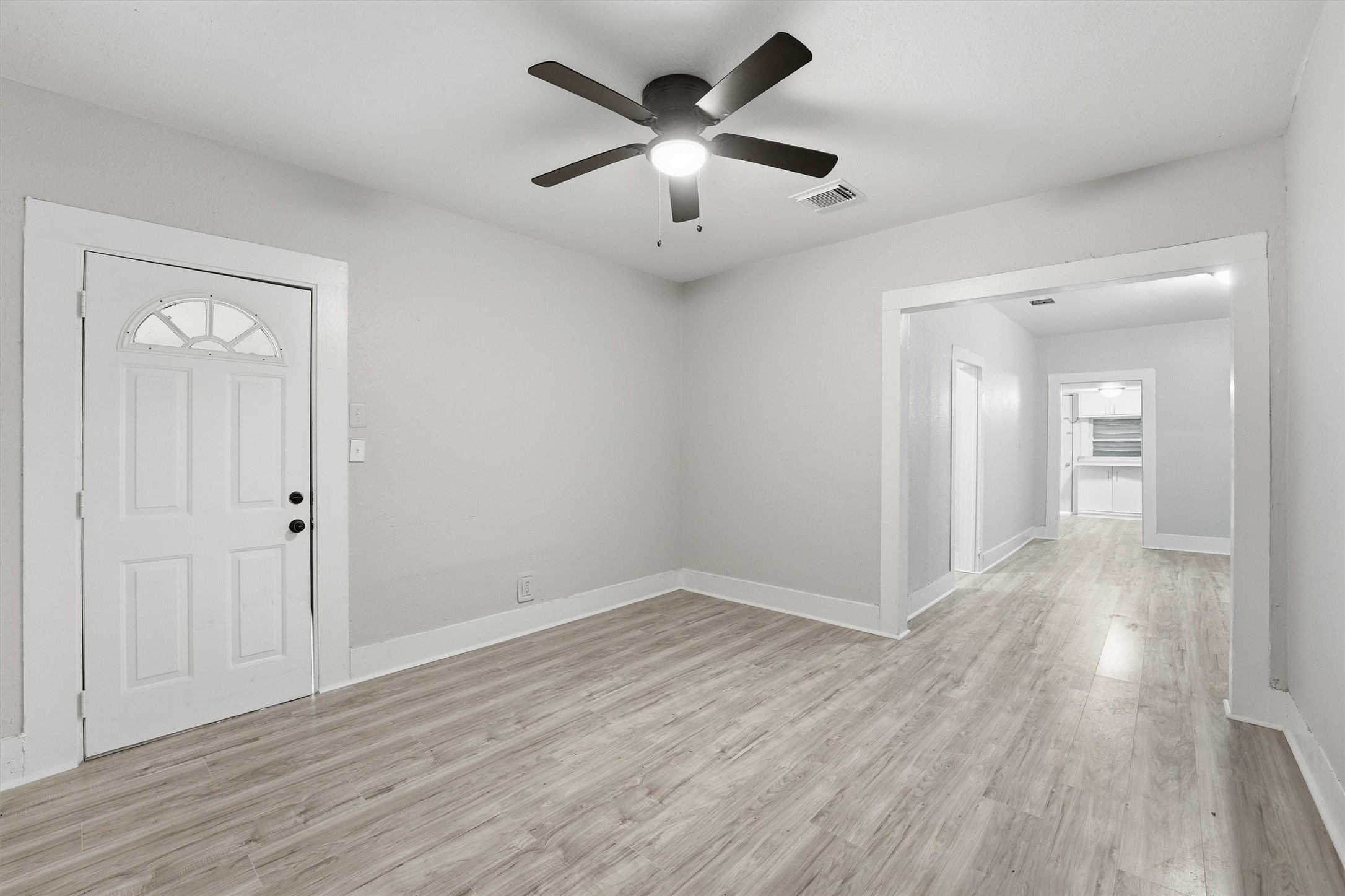 811 W Broad Street Property Photo 7
