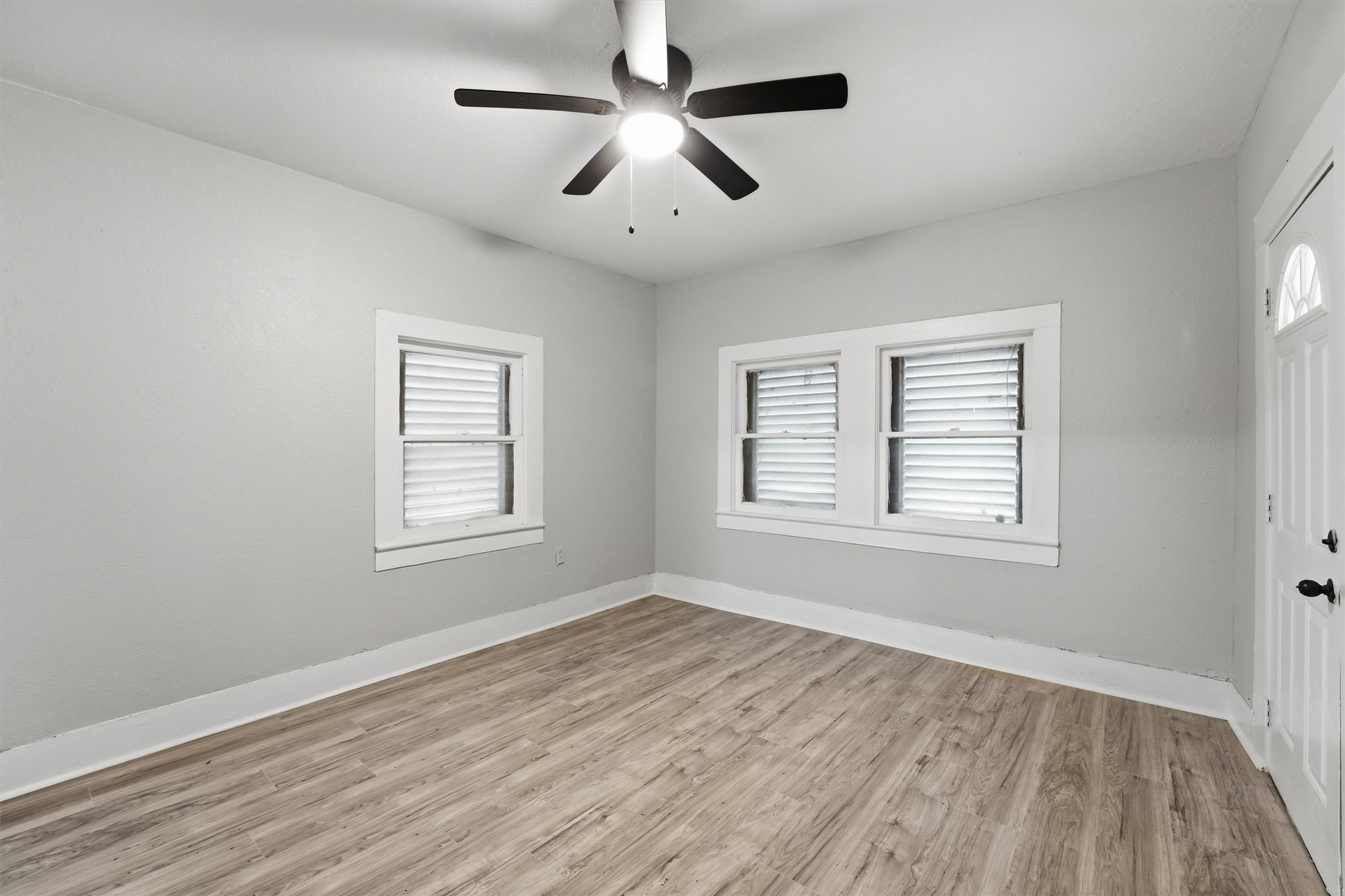 811 W Broad Street Property Photo 8