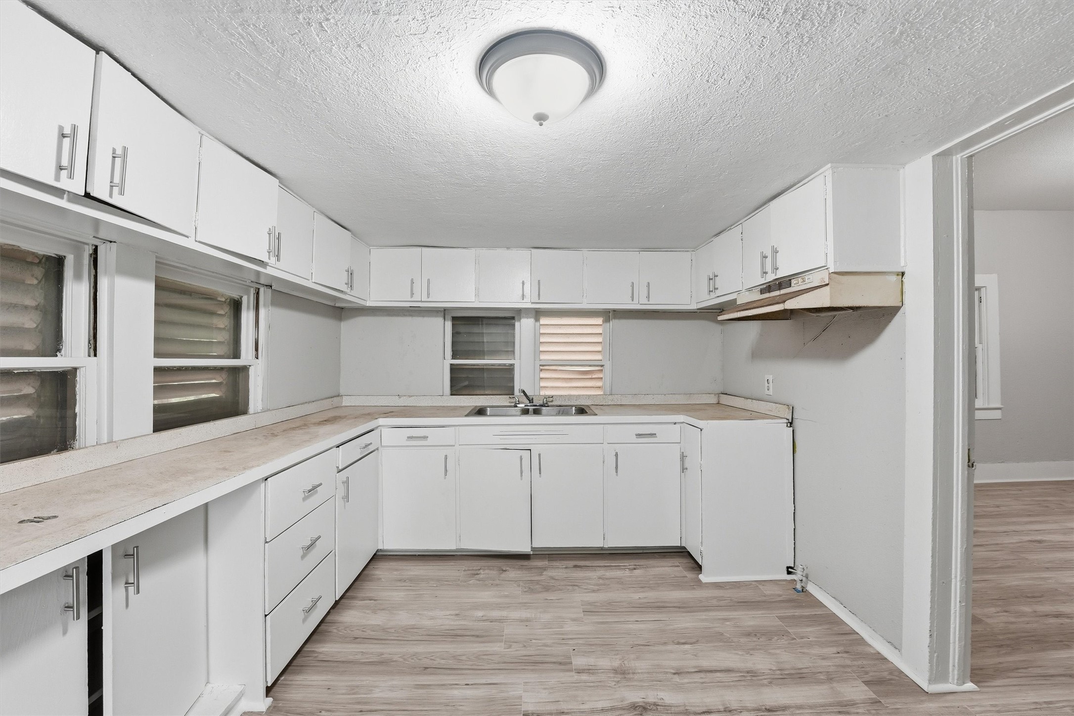 811 W Broad Street Property Photo 20