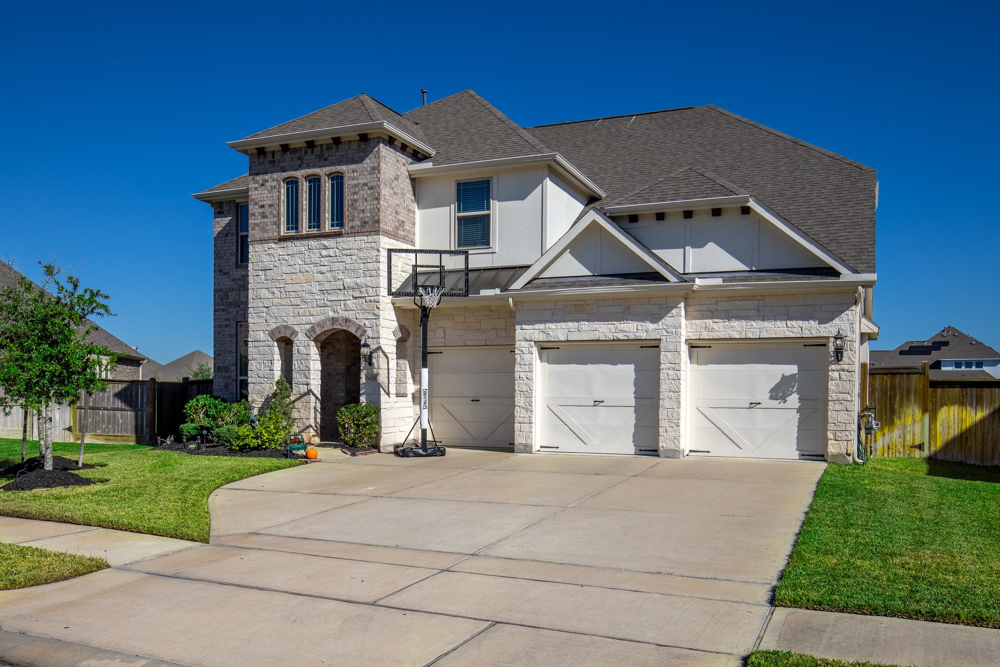 6618 Lake Oasis Drive Property Photo 1