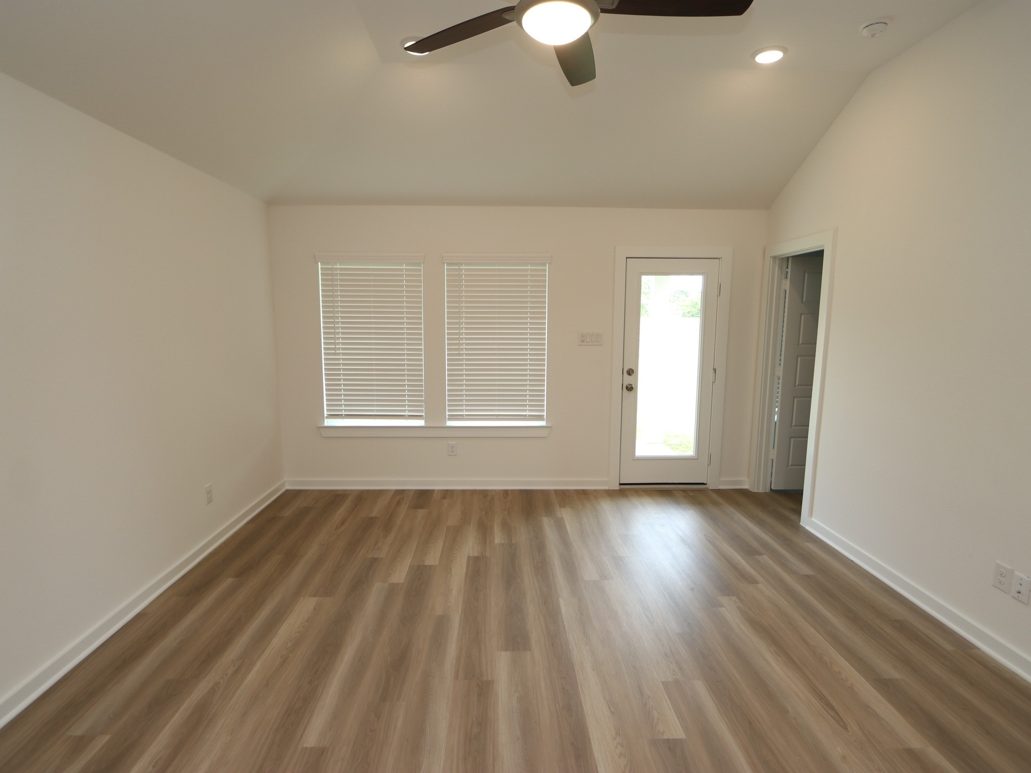 5815 Sunrise Bottom Lane Property Photo 3