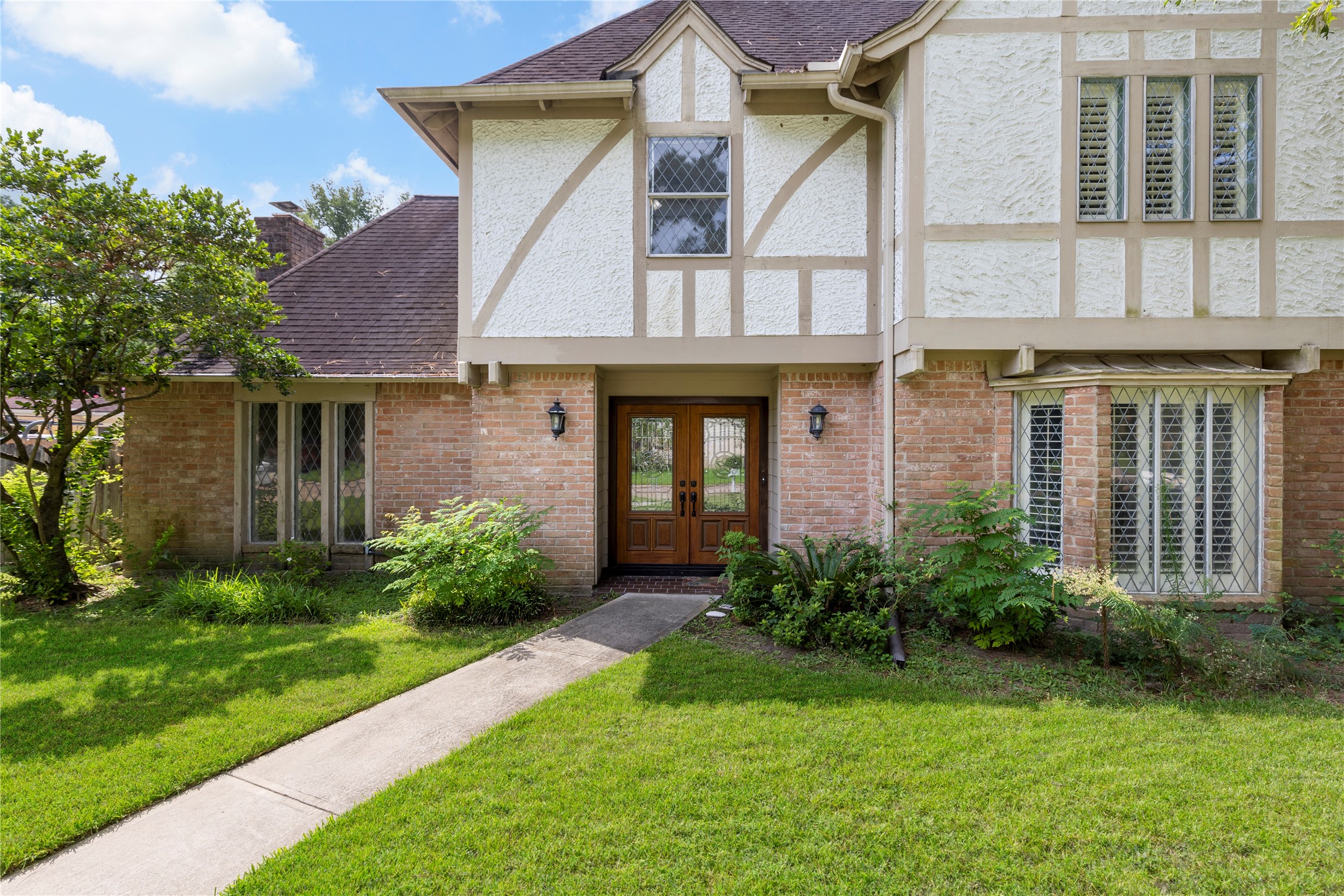 8215 Winding Hill Lane Property Photo 4