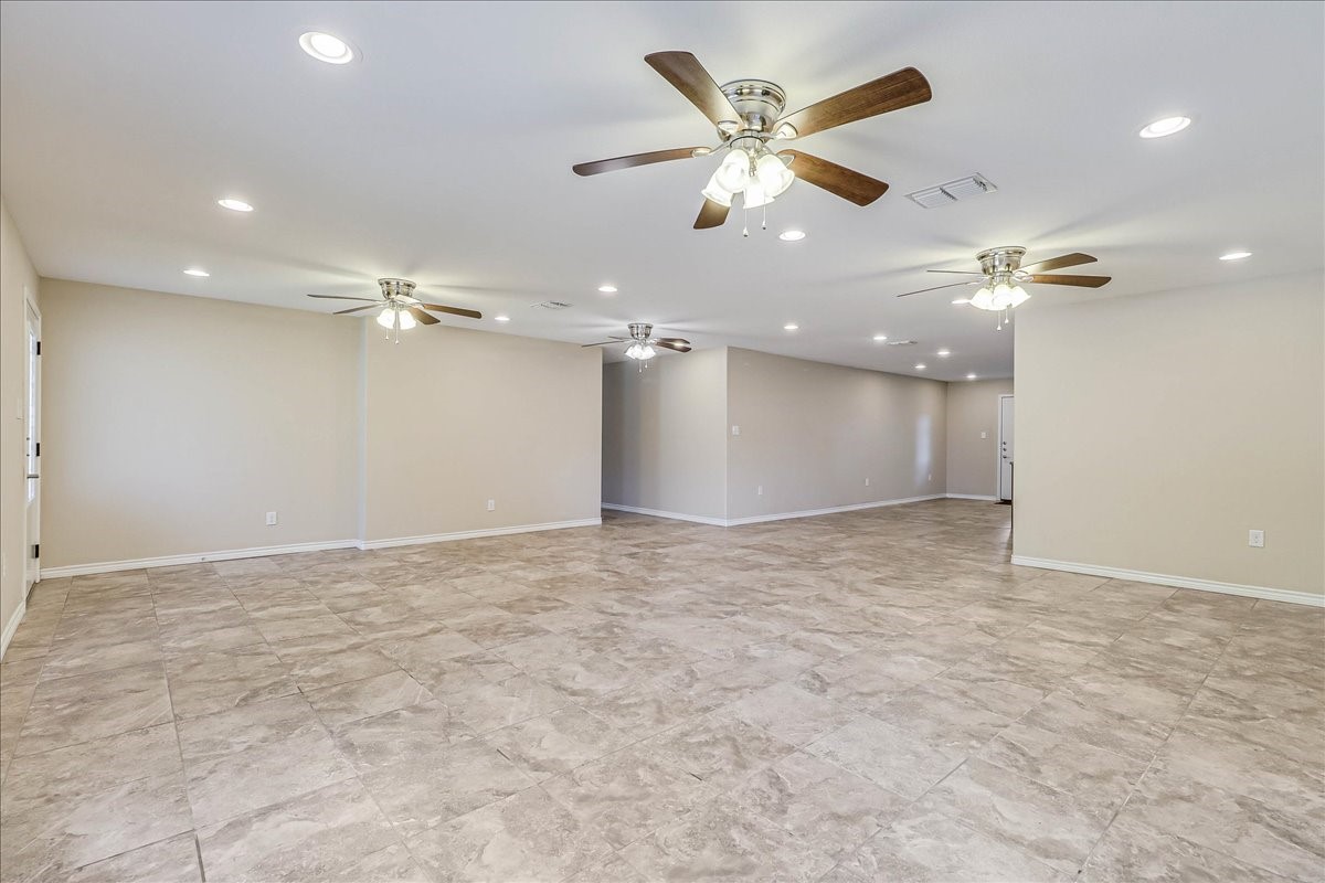 2111 E Lott Avenue Property Photo 4