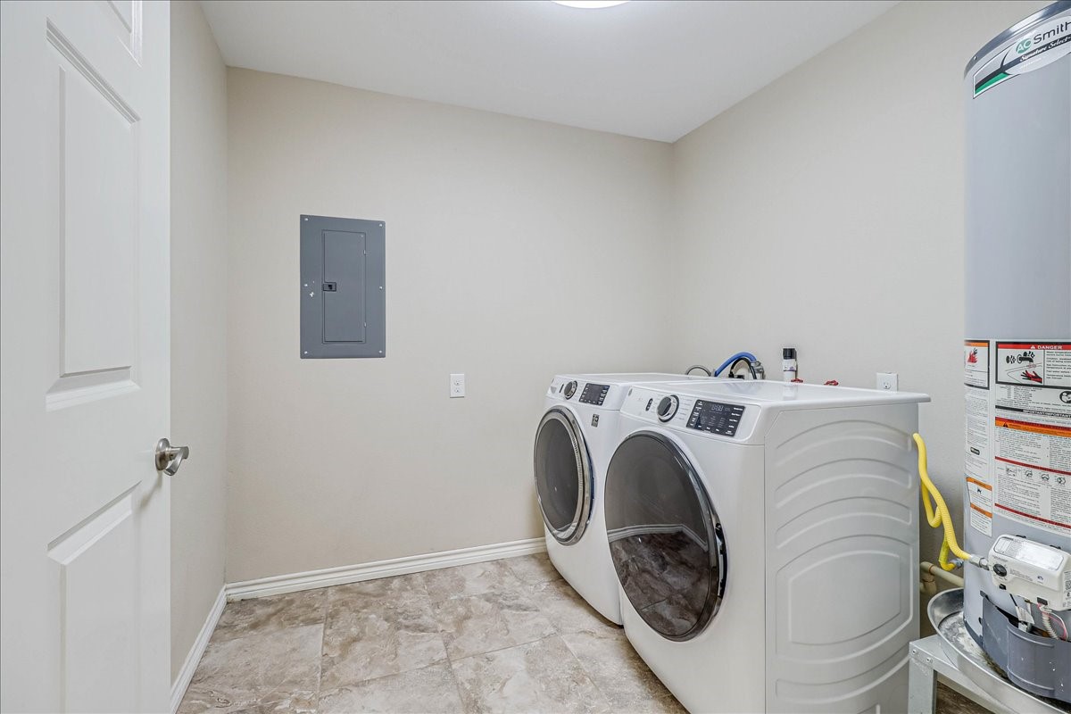 2111 E Lott Avenue Property Photo 5