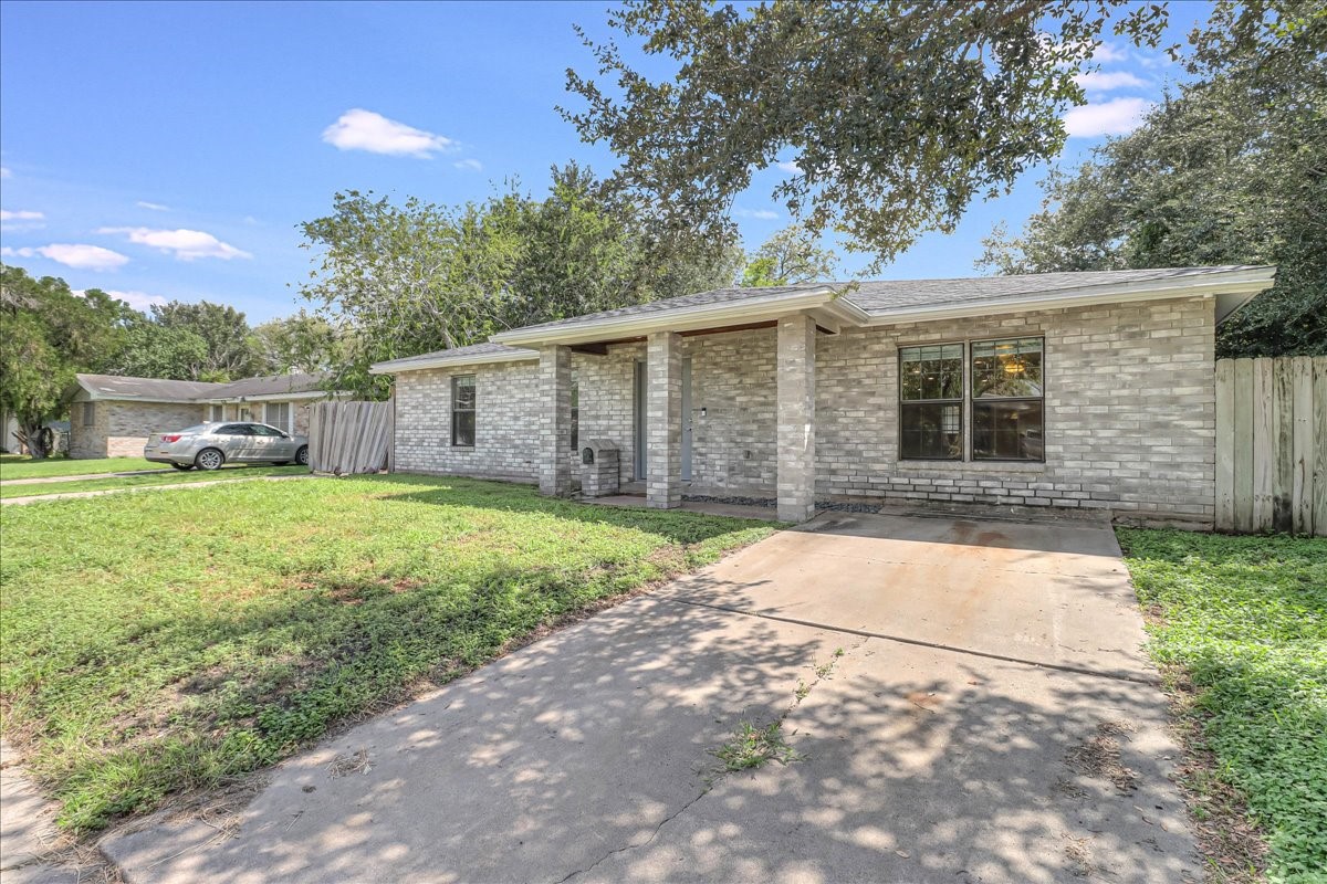 2111 E Lott Avenue Property Photo 7