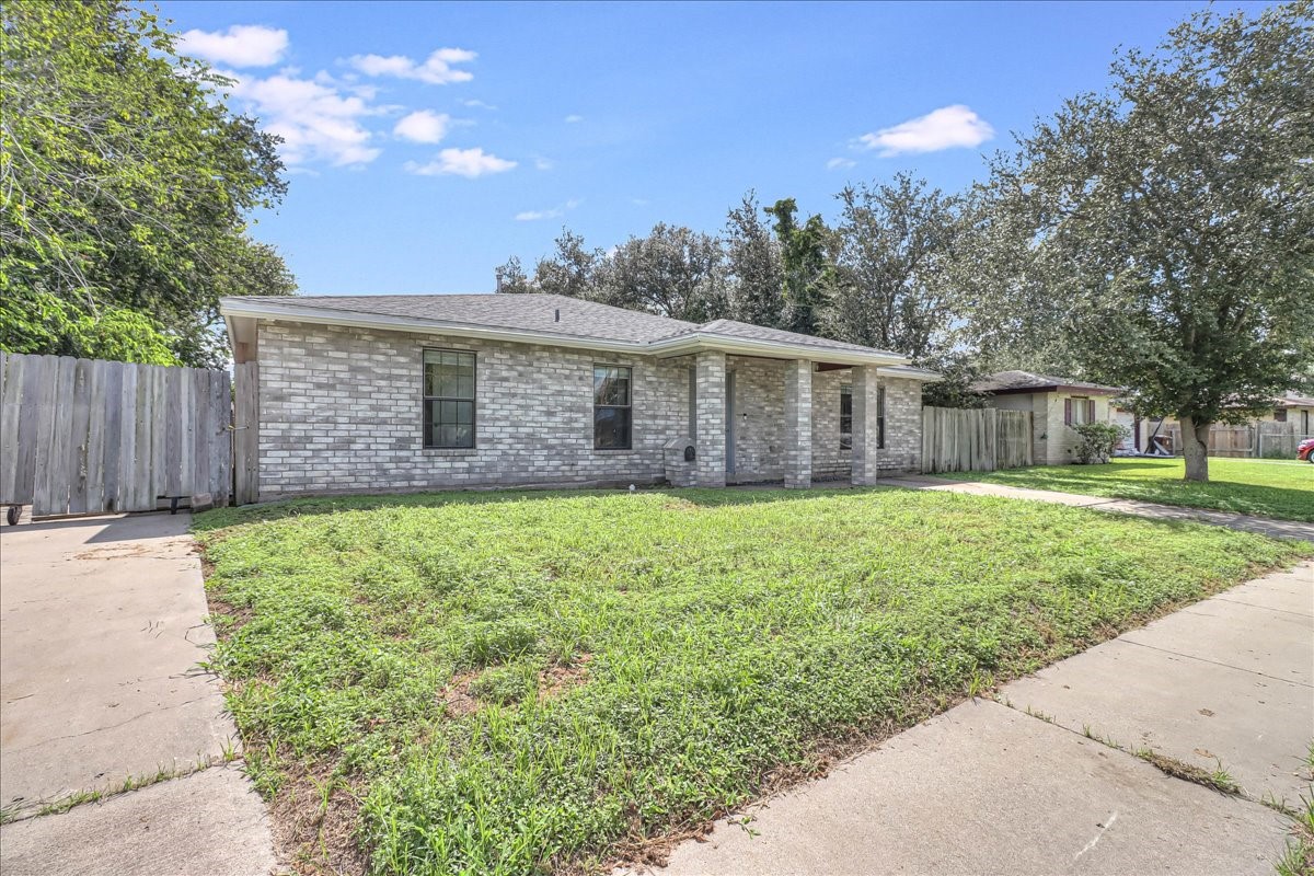 2111 E Lott Avenue Property Photo 8