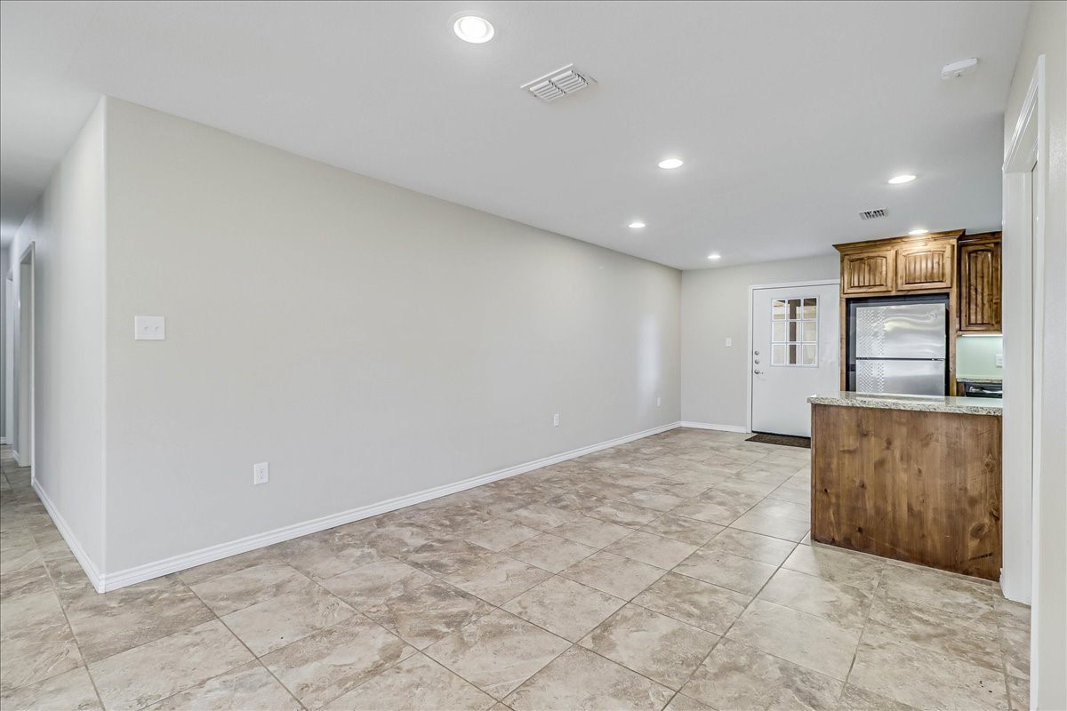 2111 E Lott Avenue Property Photo 15
