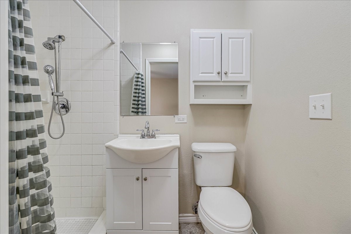 2111 E Lott Avenue Property Photo 29