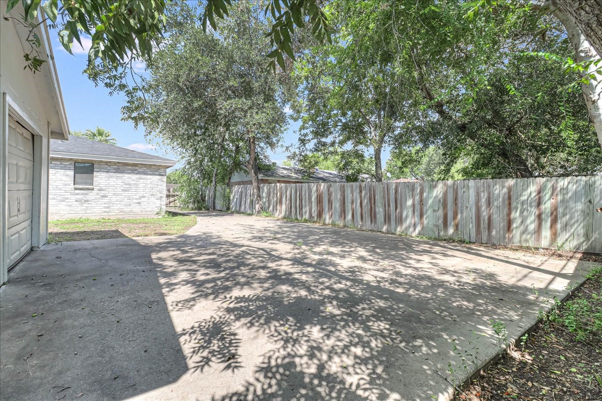 2111 E Lott Avenue Property Photo 45
