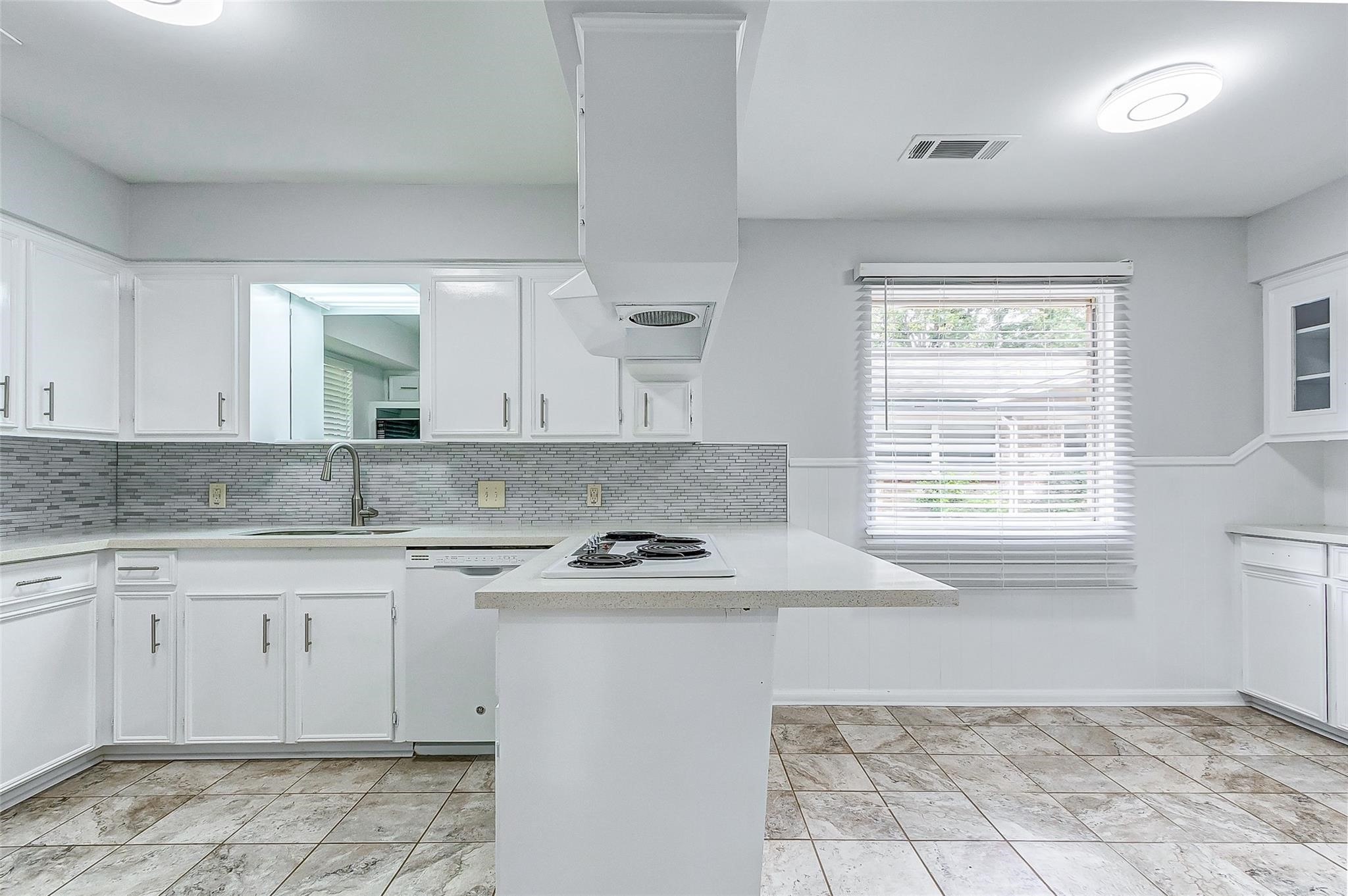 122 Camellia Street Property Photo 6