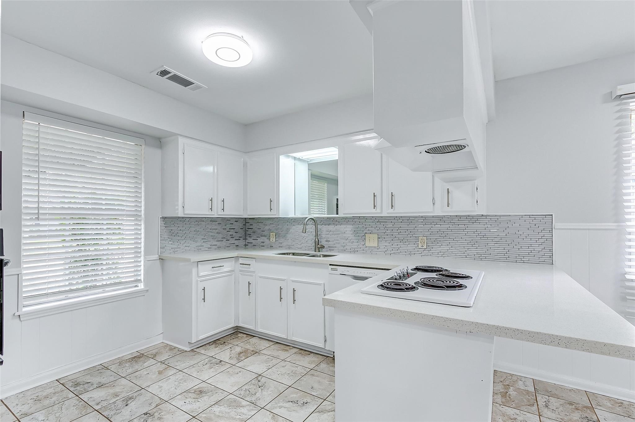 122 Camellia Street Property Photo 7