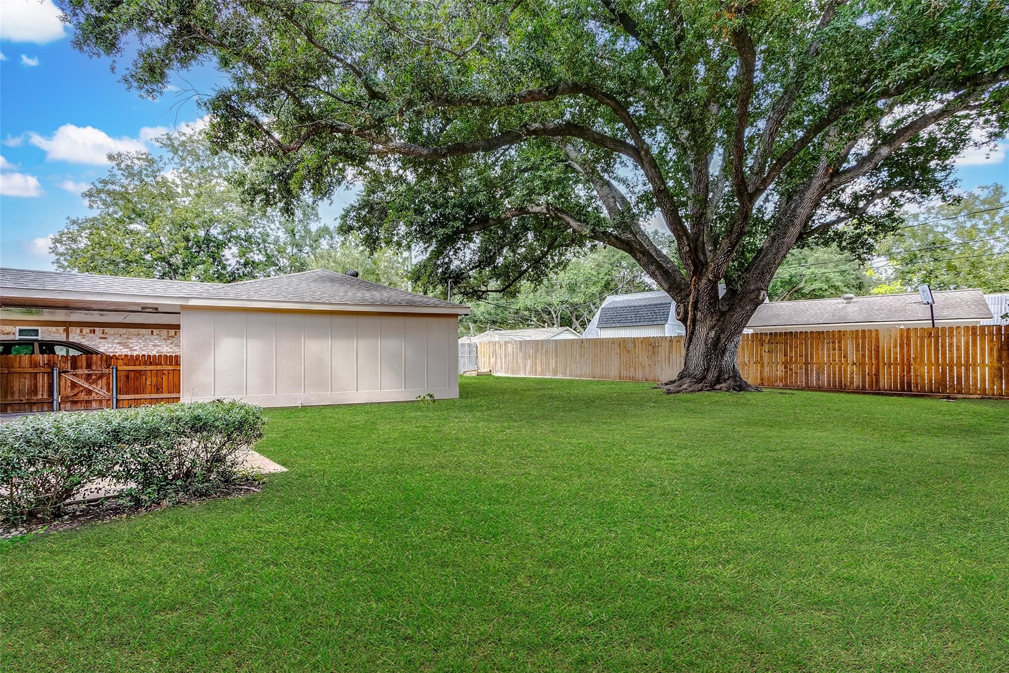 122 Camellia Street Property Photo 33